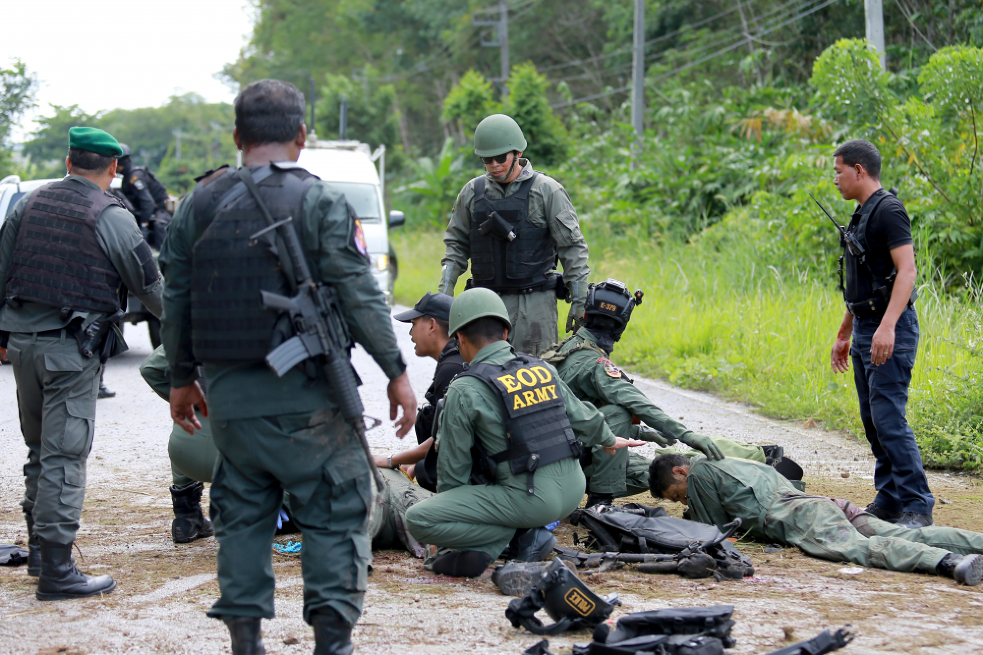 Soldiers fall prey to blasts