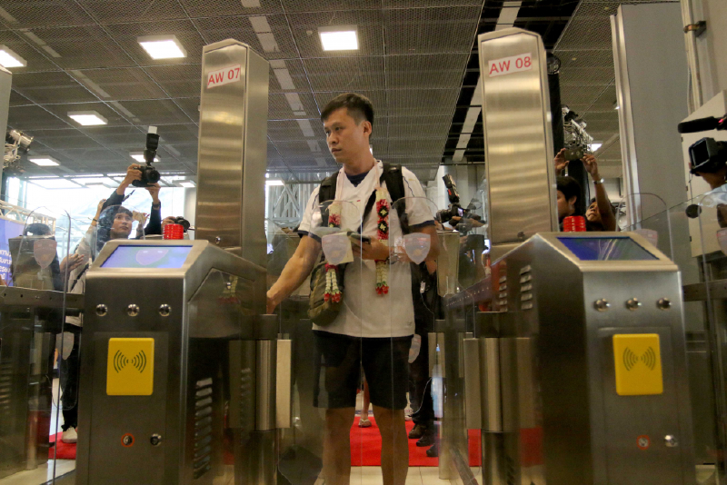 Thais say goodbye to TM6 immigration forms