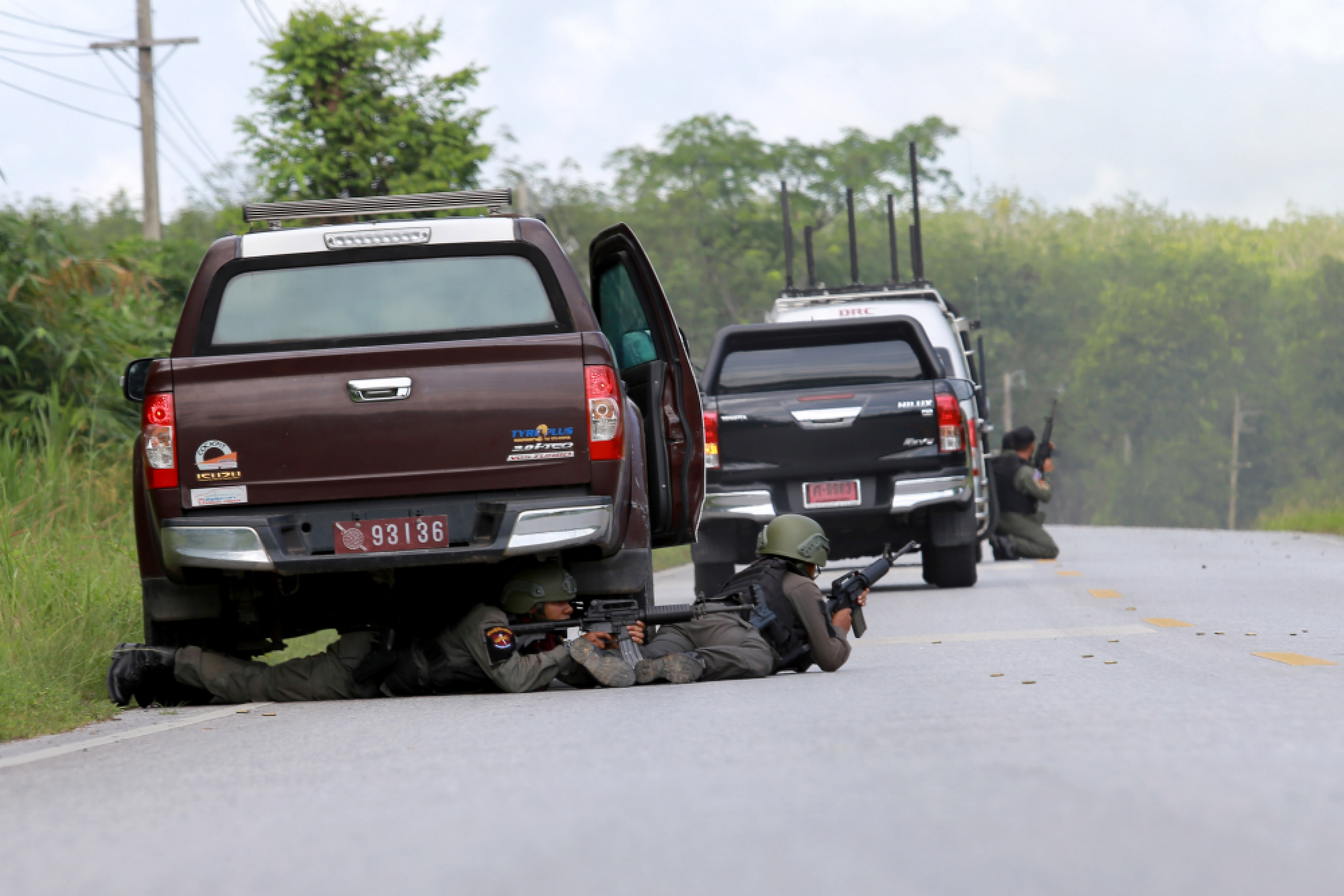 Soldiers fall prey to blasts