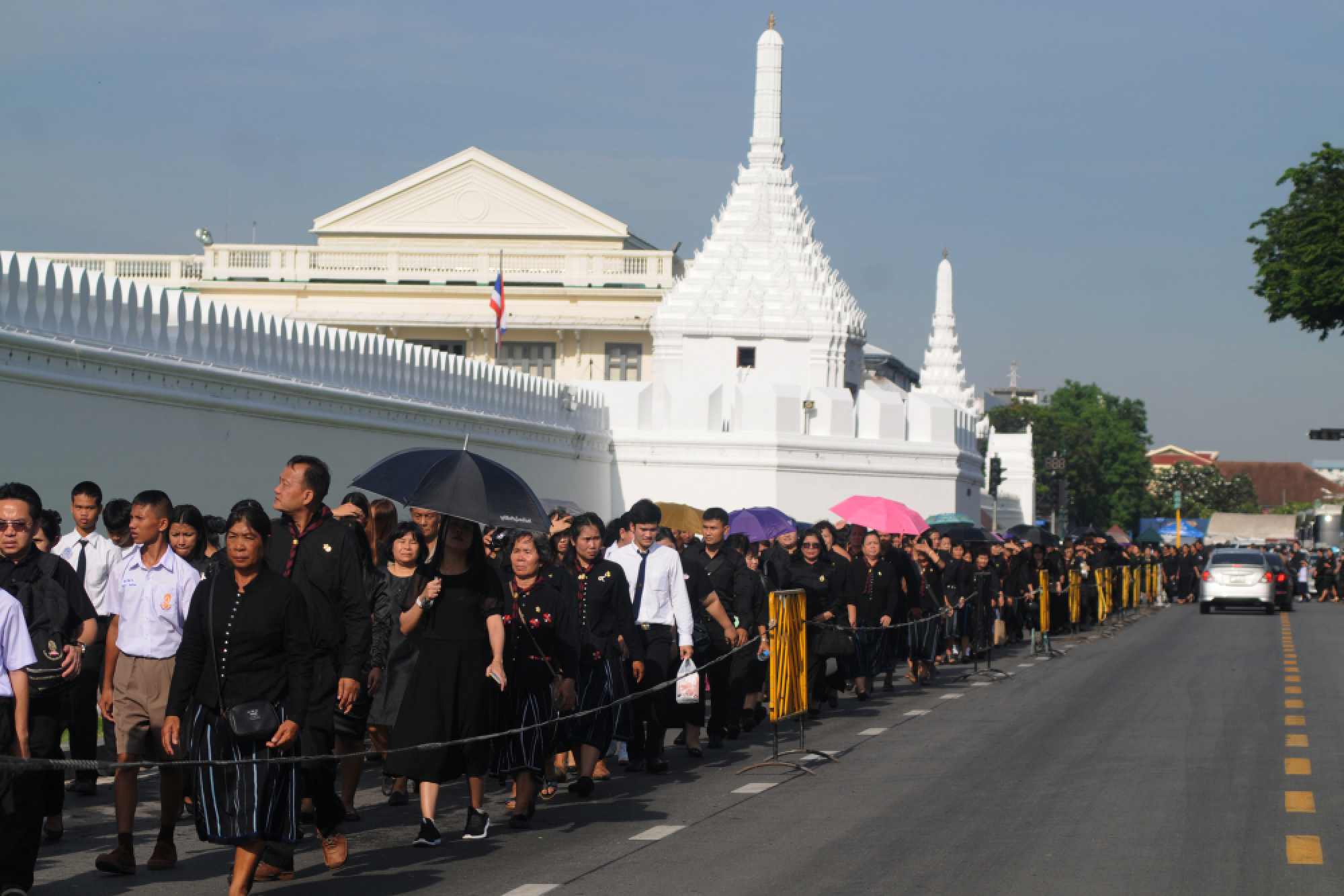 Cyclists head to Sanam Luang to pay respects to late King