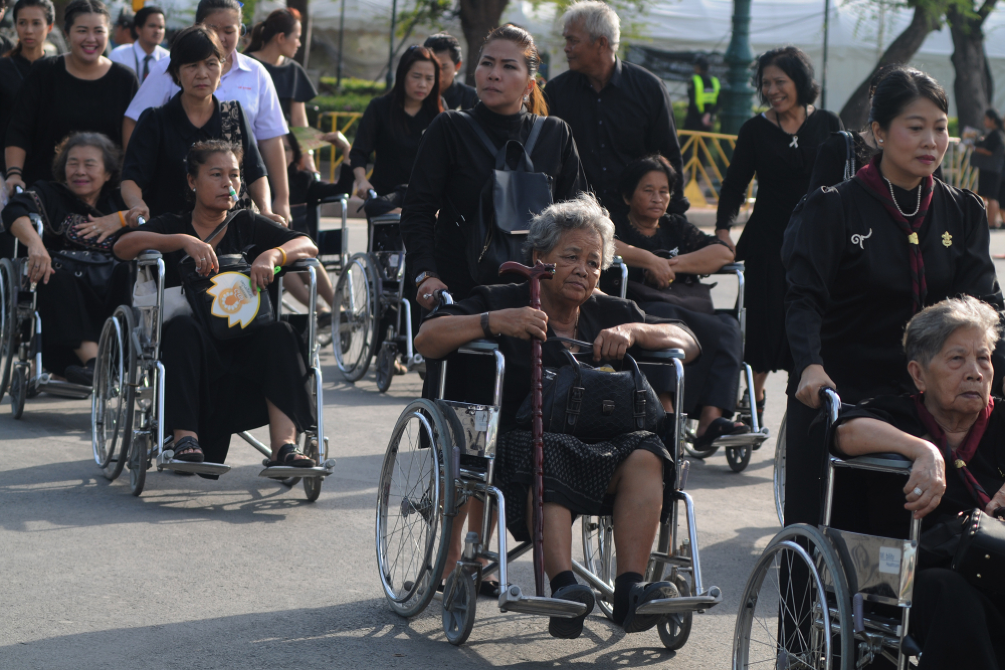 Cyclists head to Sanam Luang to pay respects to late King