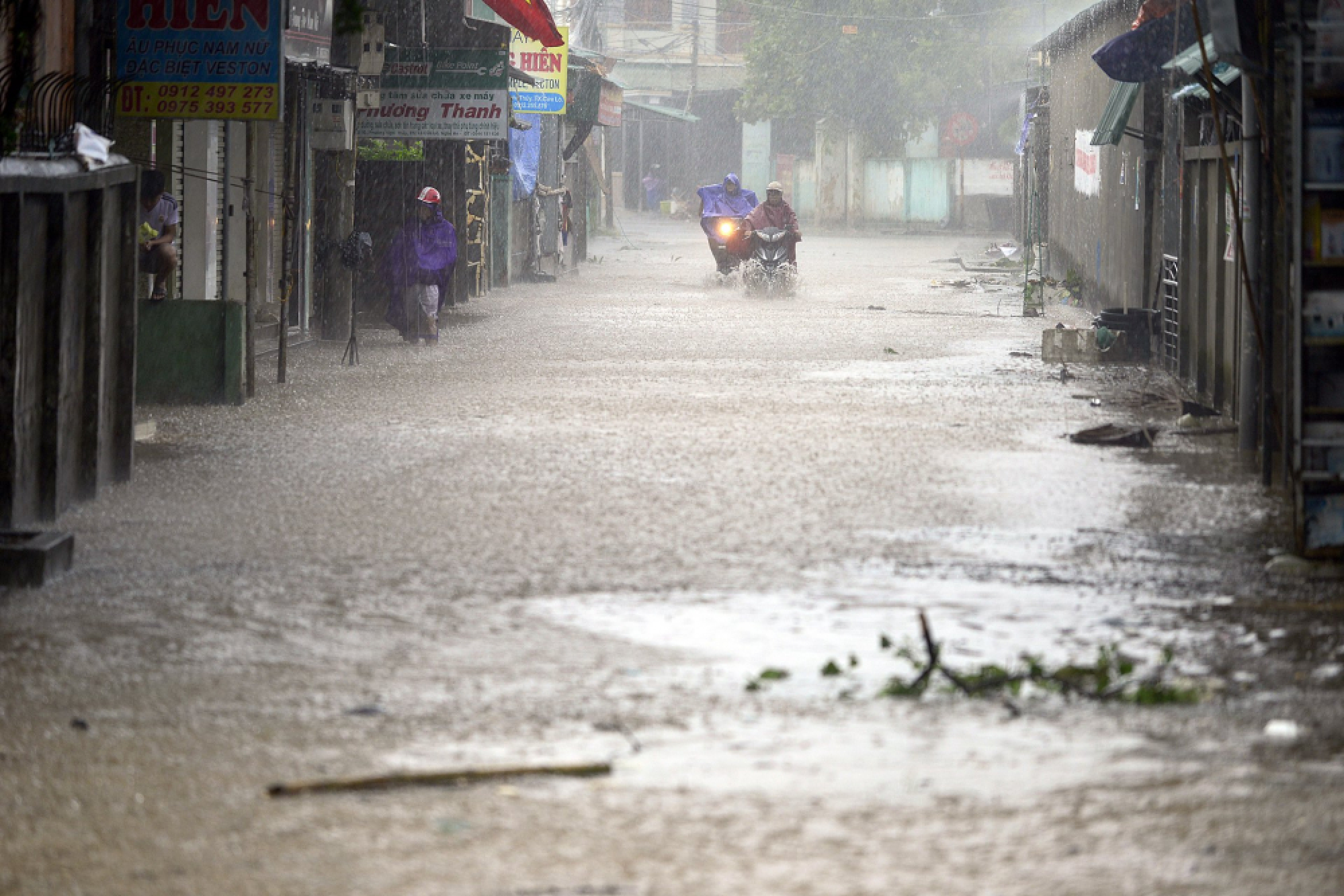 'Severe' Typhoon Doksuri pounds central Vietnam