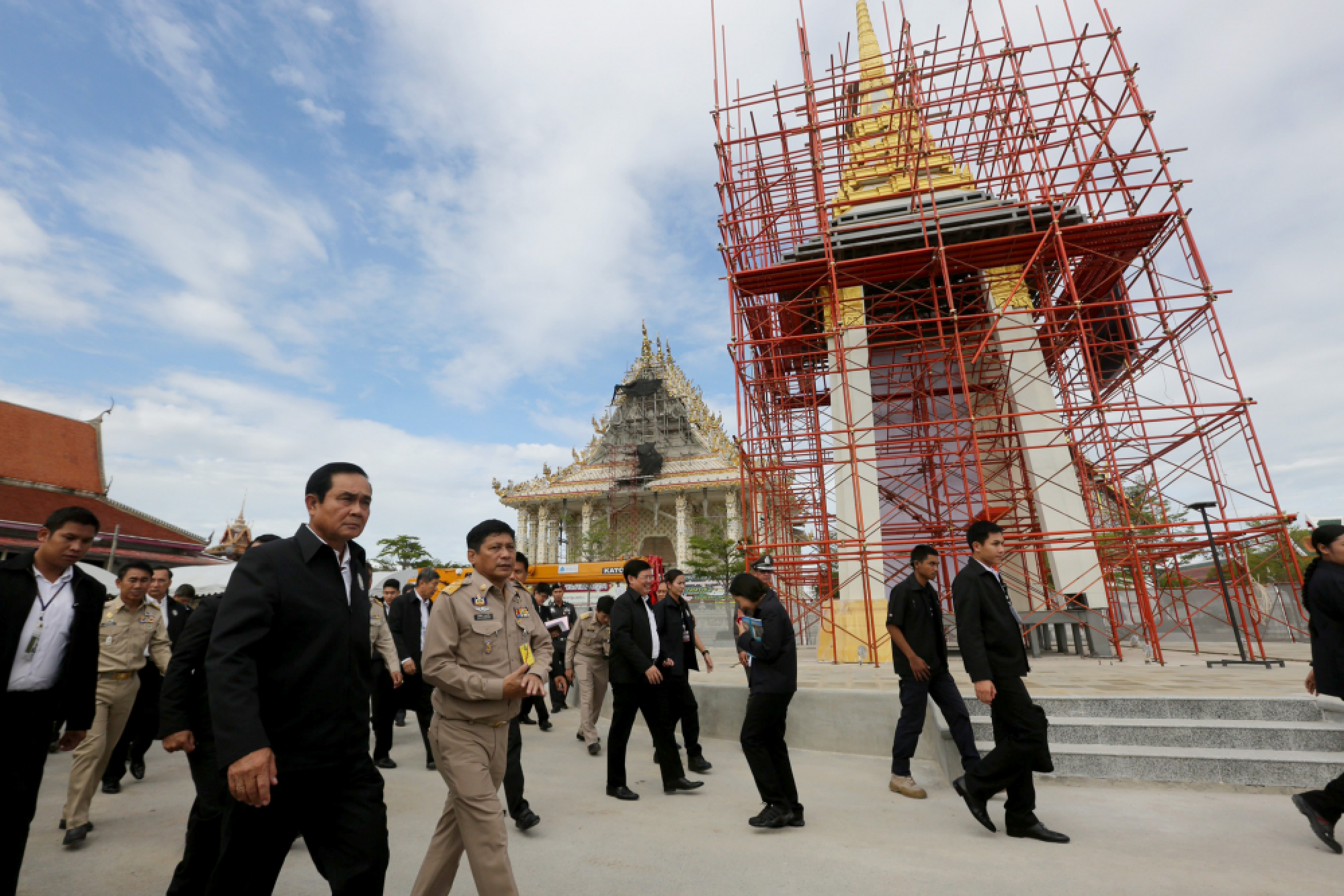 Prayut reaches out to Central residents