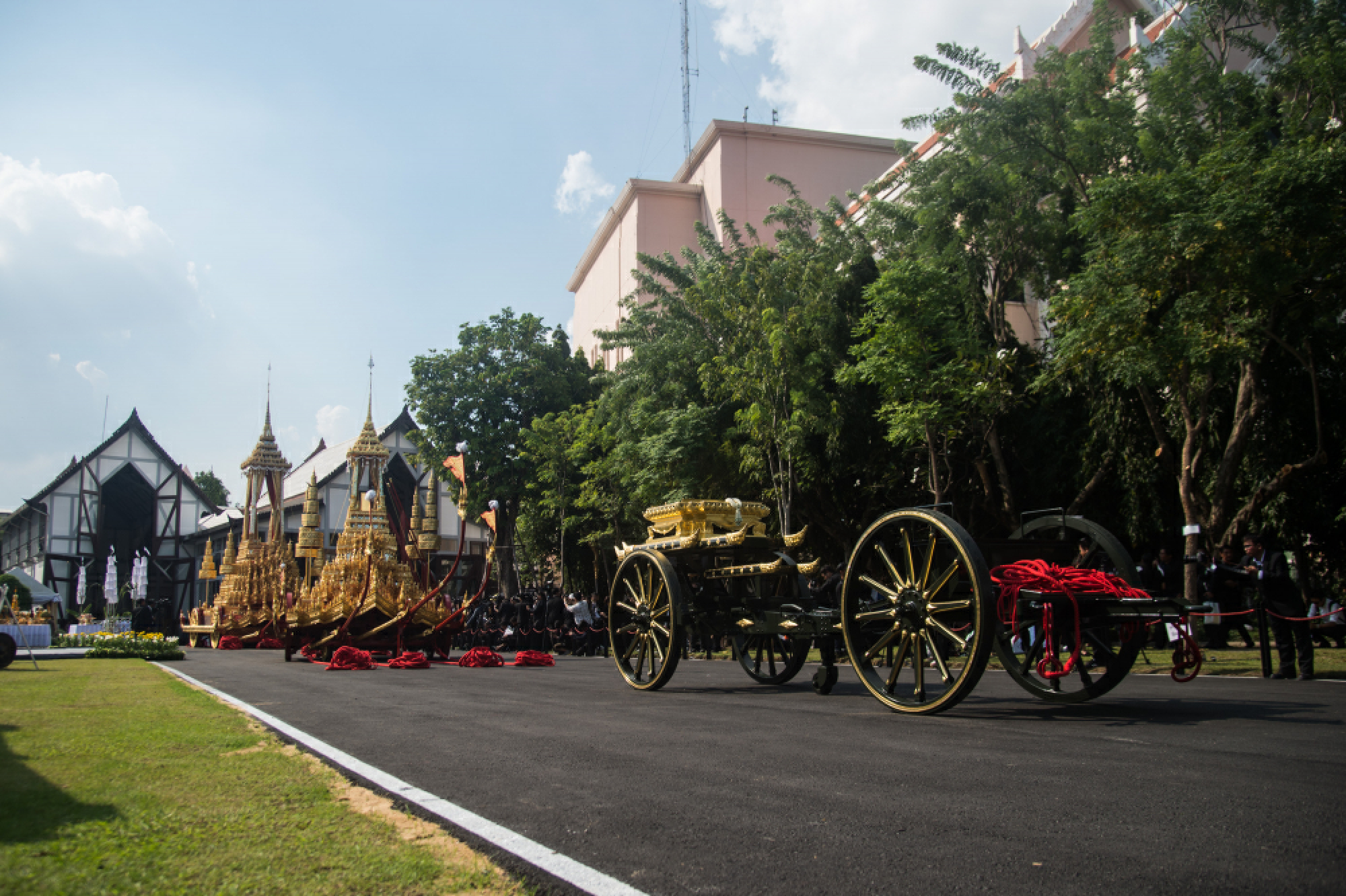 Chariots, palanquins ready on time for Royal Cremation