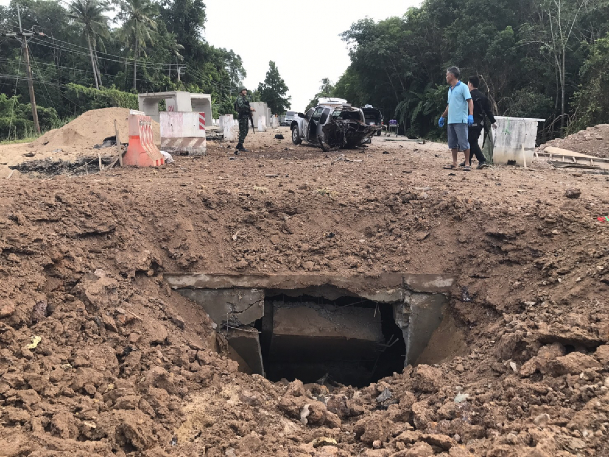 Four soldiers killed in Pattani as pickup truck is blown up