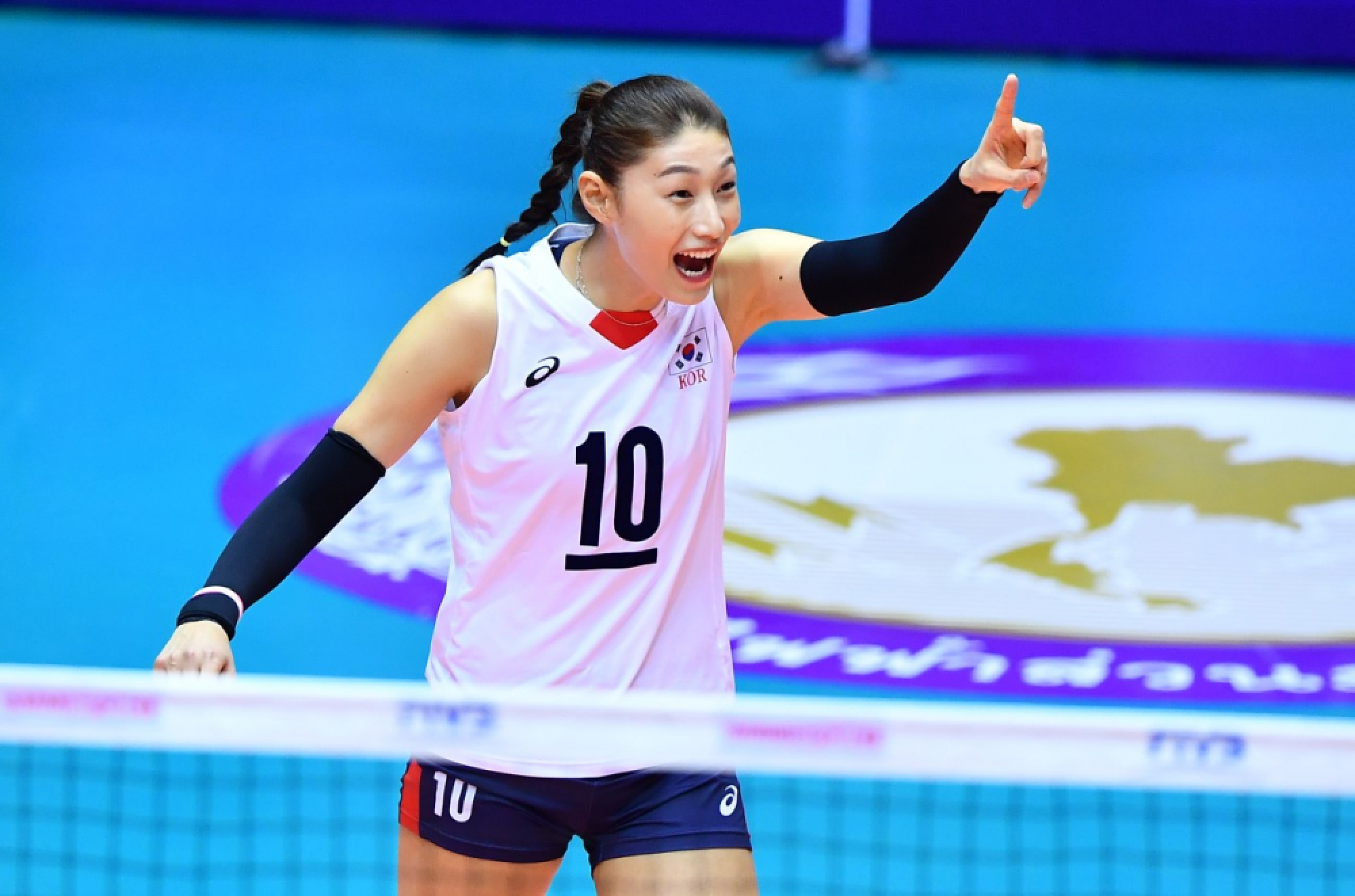 Kim Yeonkoung pilots Soutj Korea's straight set win over Vietnam
