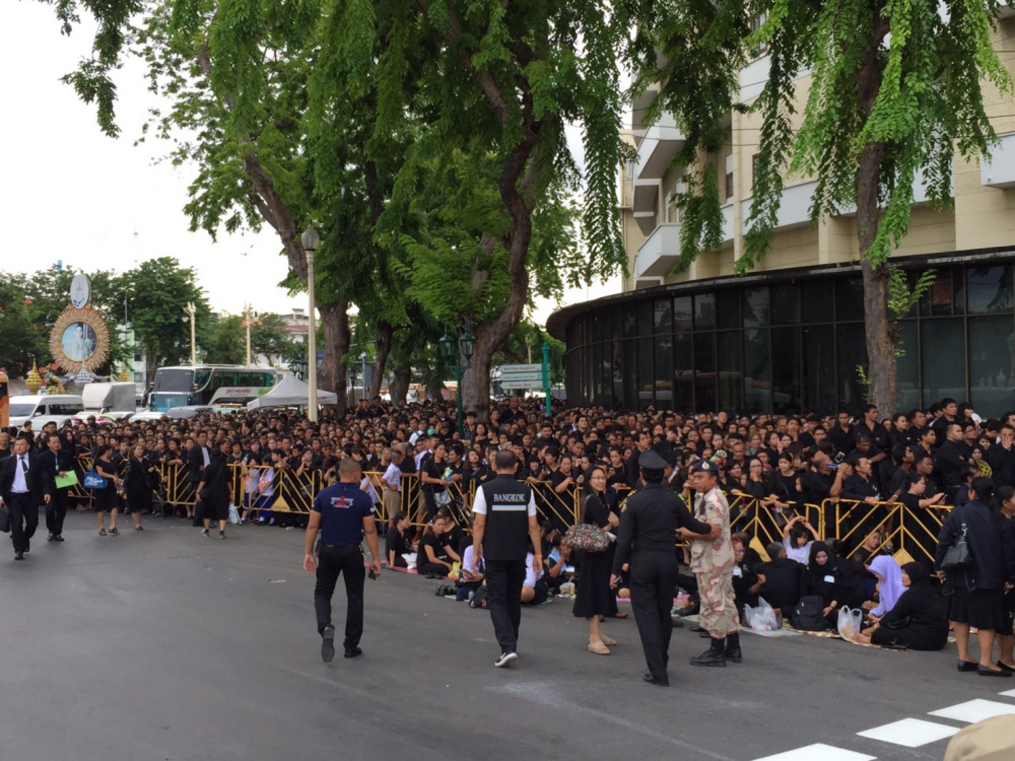 Number of Throne Hall mourners tops 11 million