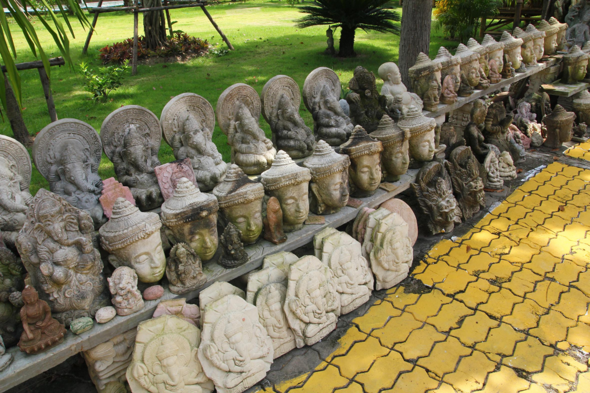 Couple agrees to remove Buddha images from fence