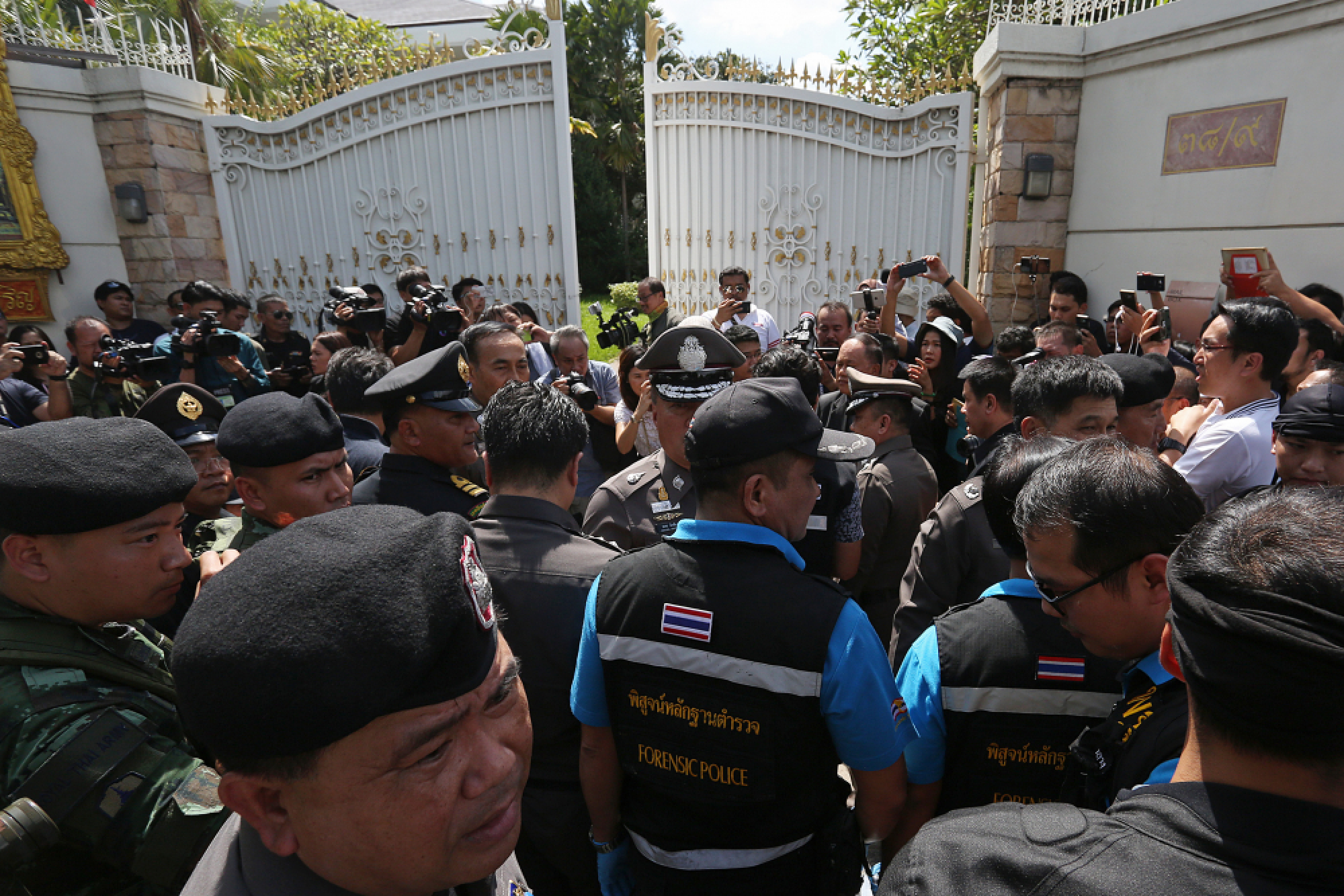 Police search Yingluck’s house, seize belongings