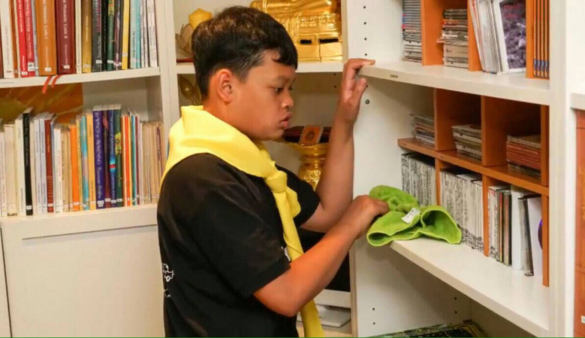 Prince continues family tradition of service by volunteering at temple