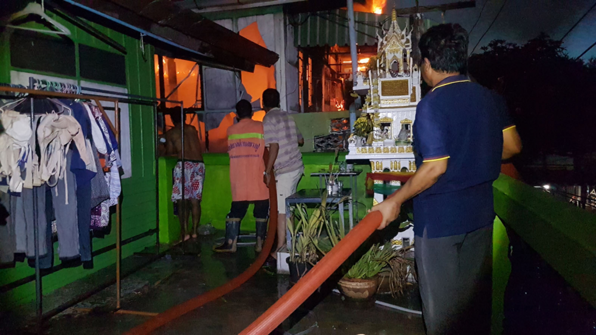 Homeowner, 75, badly burned in Samut Prakan fire