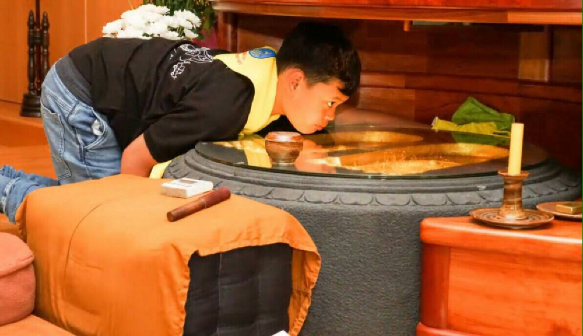 Prince continues family tradition of service by volunteering at temple