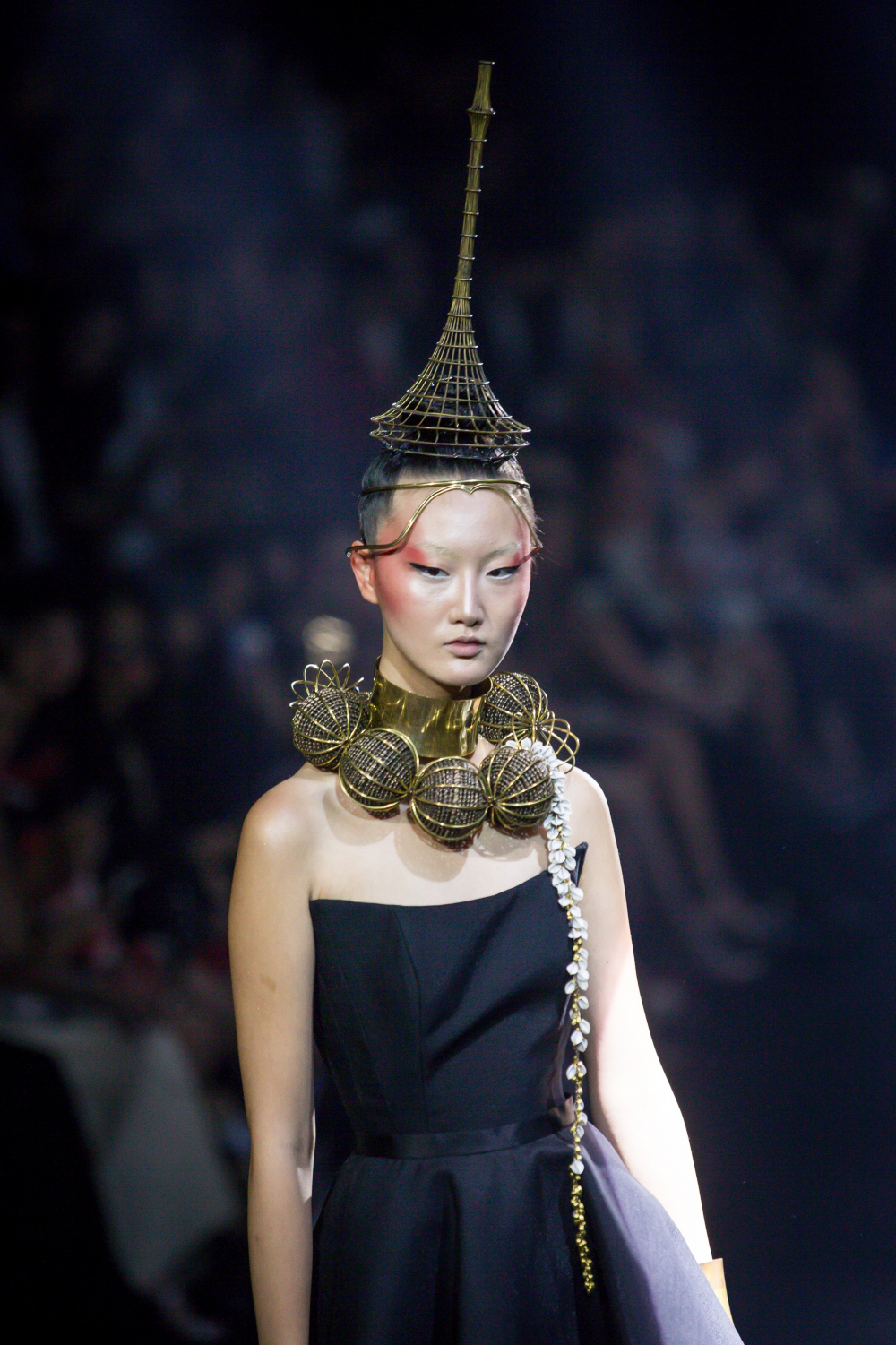 Royal tributes CROWN fashion week