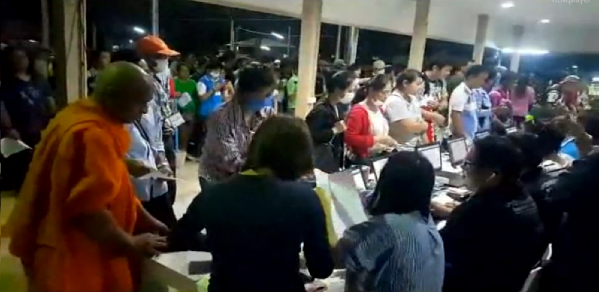 Roads jammed as 30,000 people line up for free herbal cancer ‘cure’