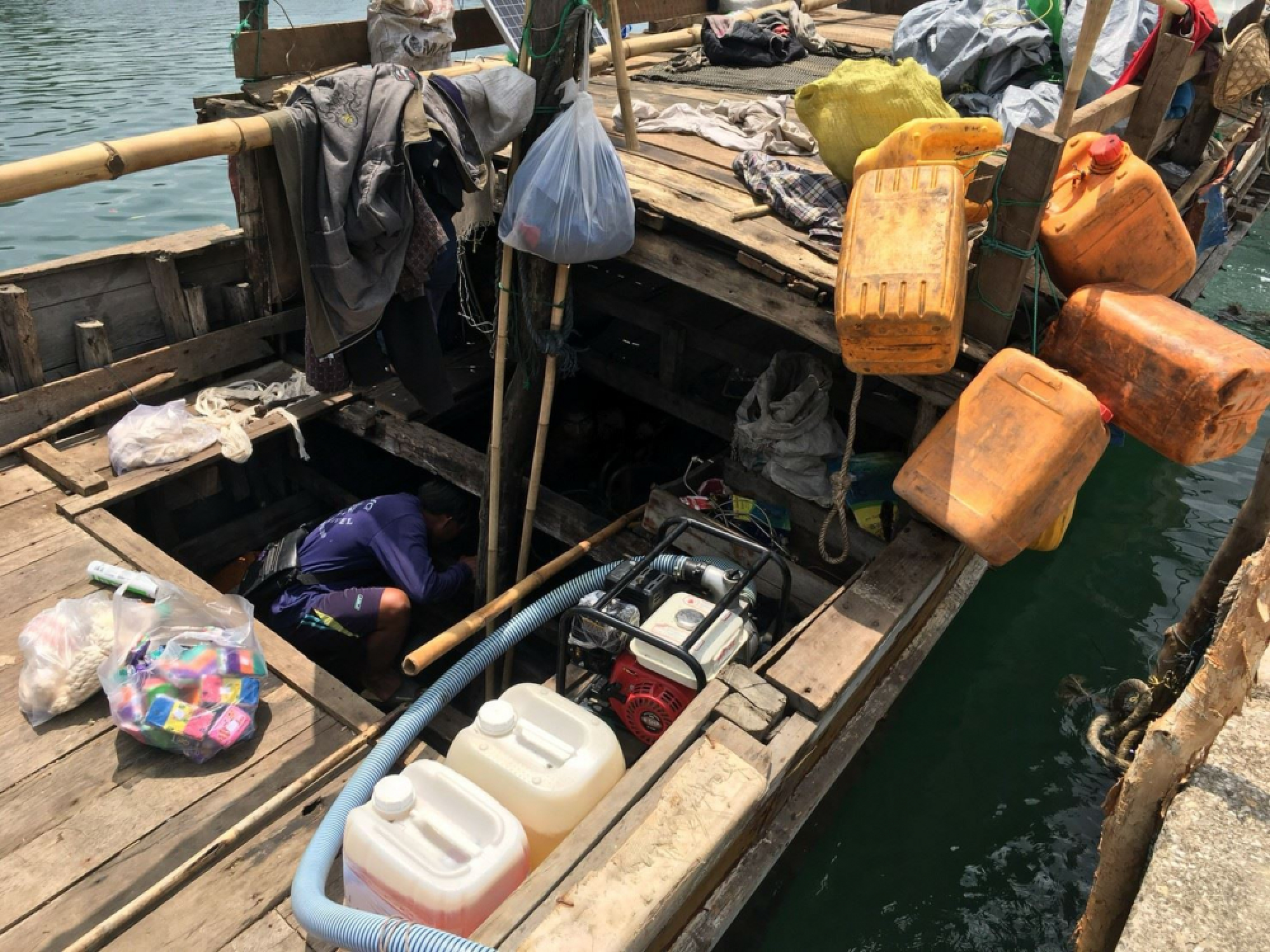 Boat carrying Rohingya stops on Thai island: official
