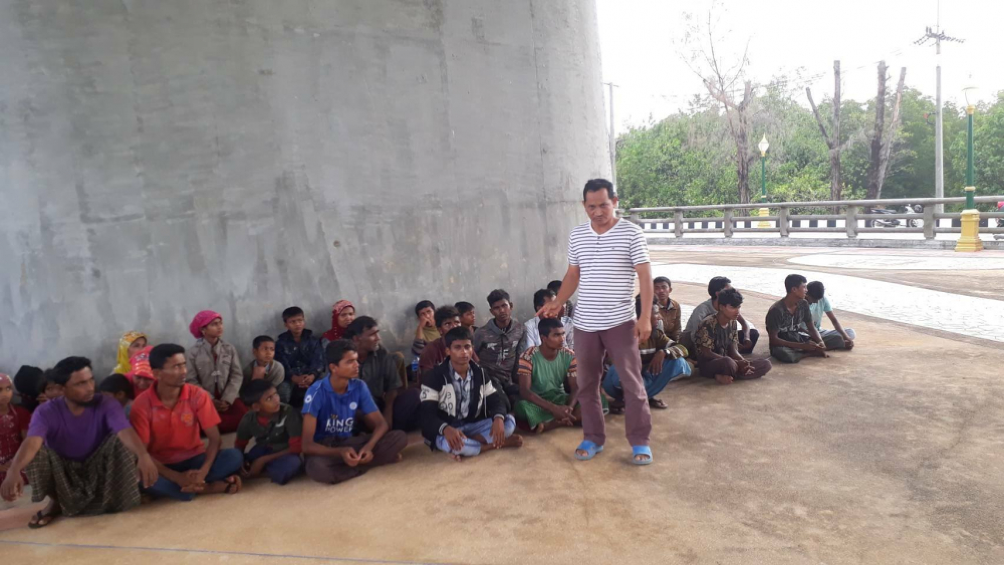 Boat carrying Rohingya stops on Thai island: official