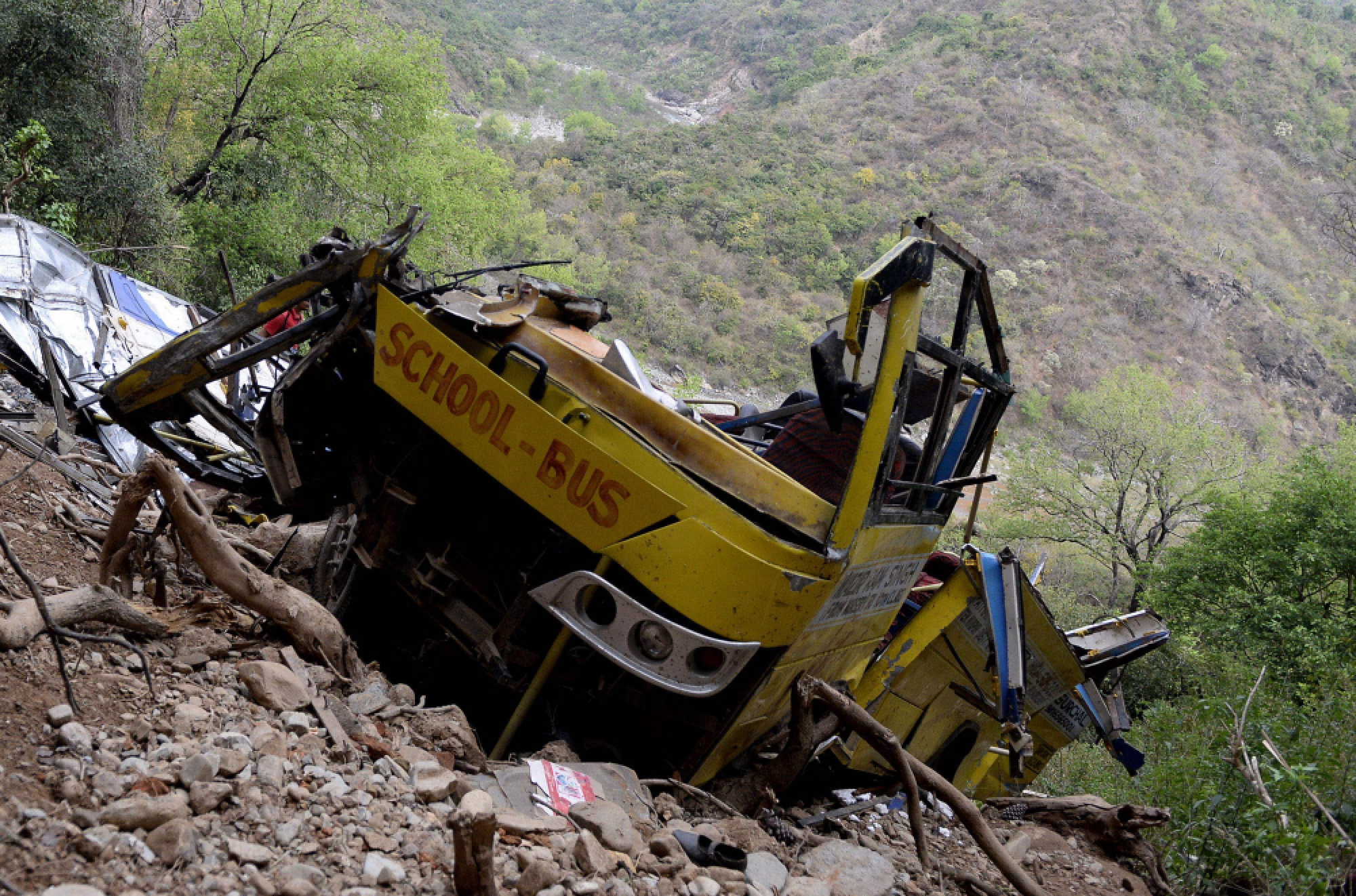 Indian truck crash kills 18 labourers: police