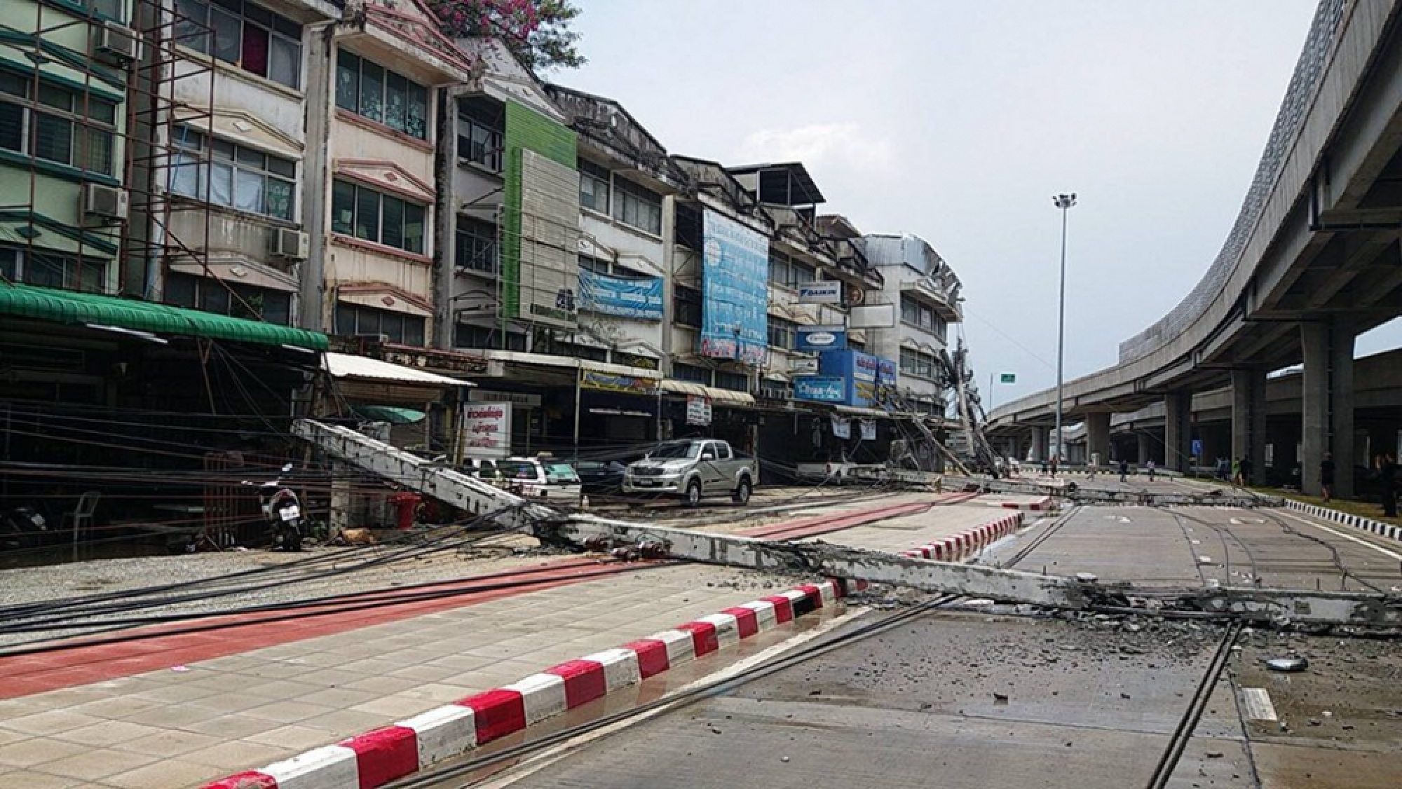 Storm topples 14 power poles in Lat Krabang