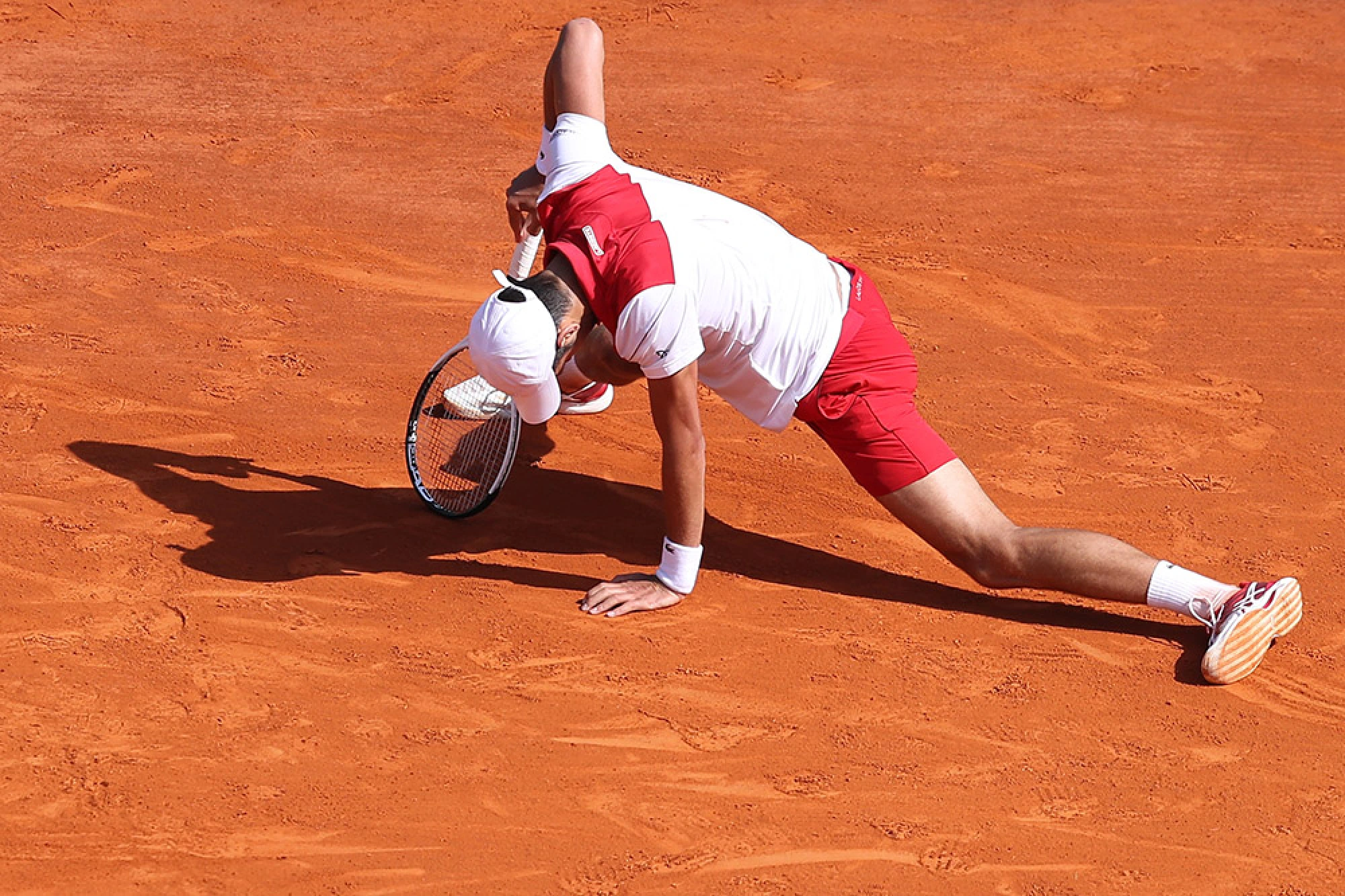 Thiem stuns Djokovic to reach Monte Carlo quarter-finals