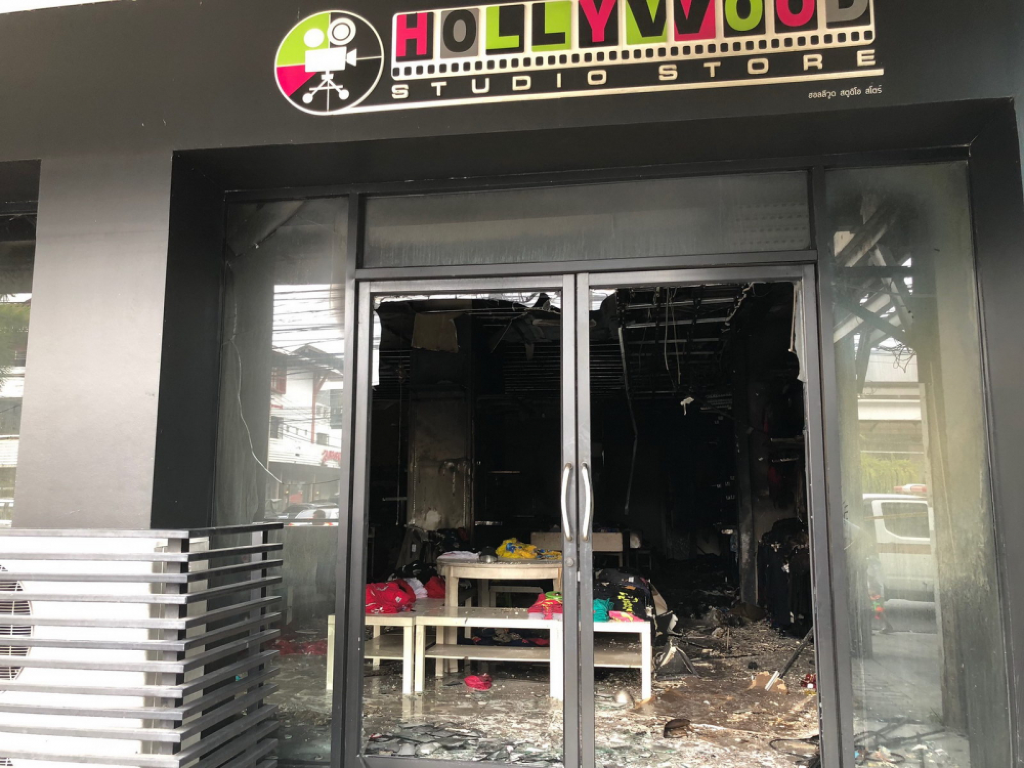 After-hours fire destroys clothes shop at Phuket mall