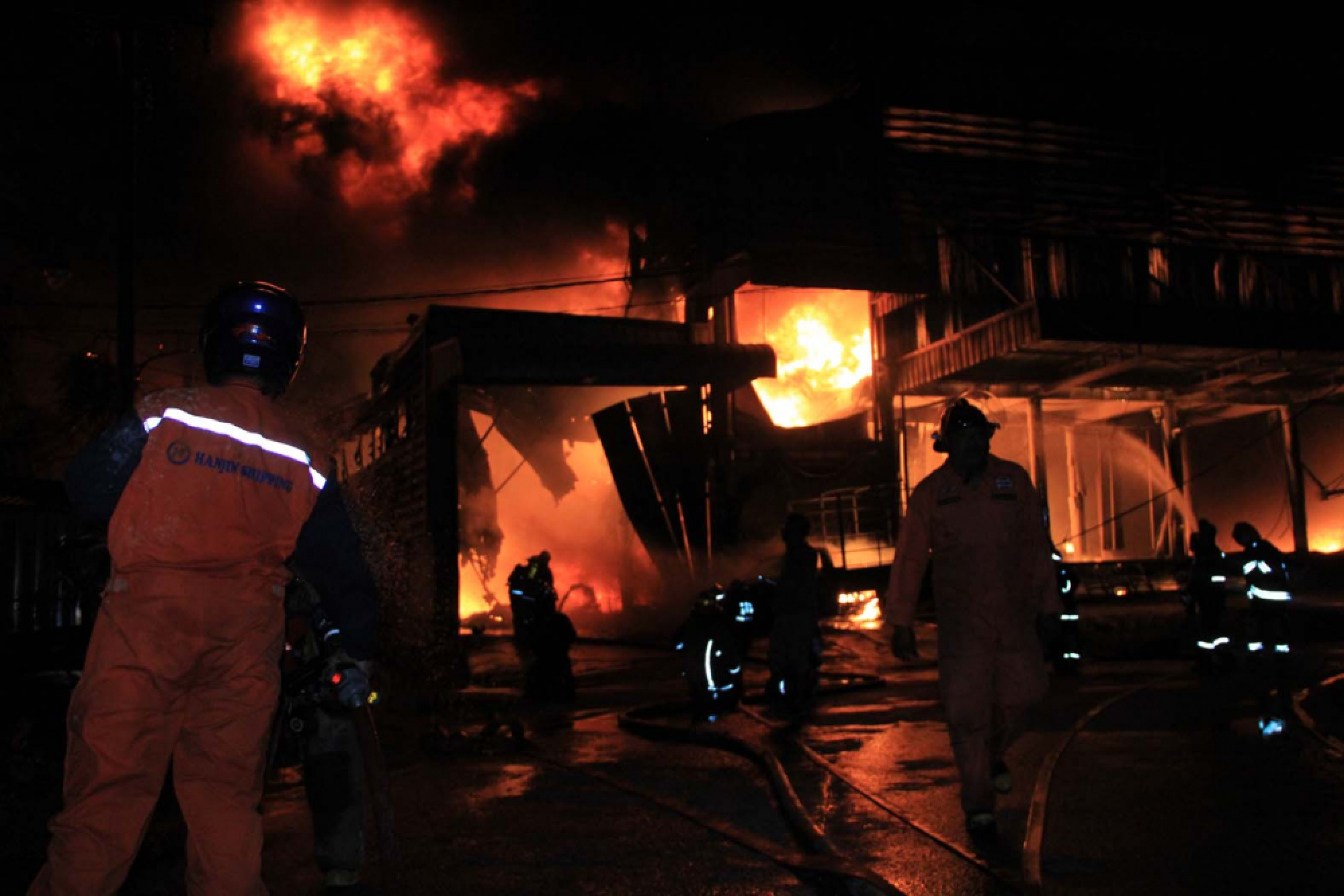 Fire destroys foam insulation factory in Samut Prakan