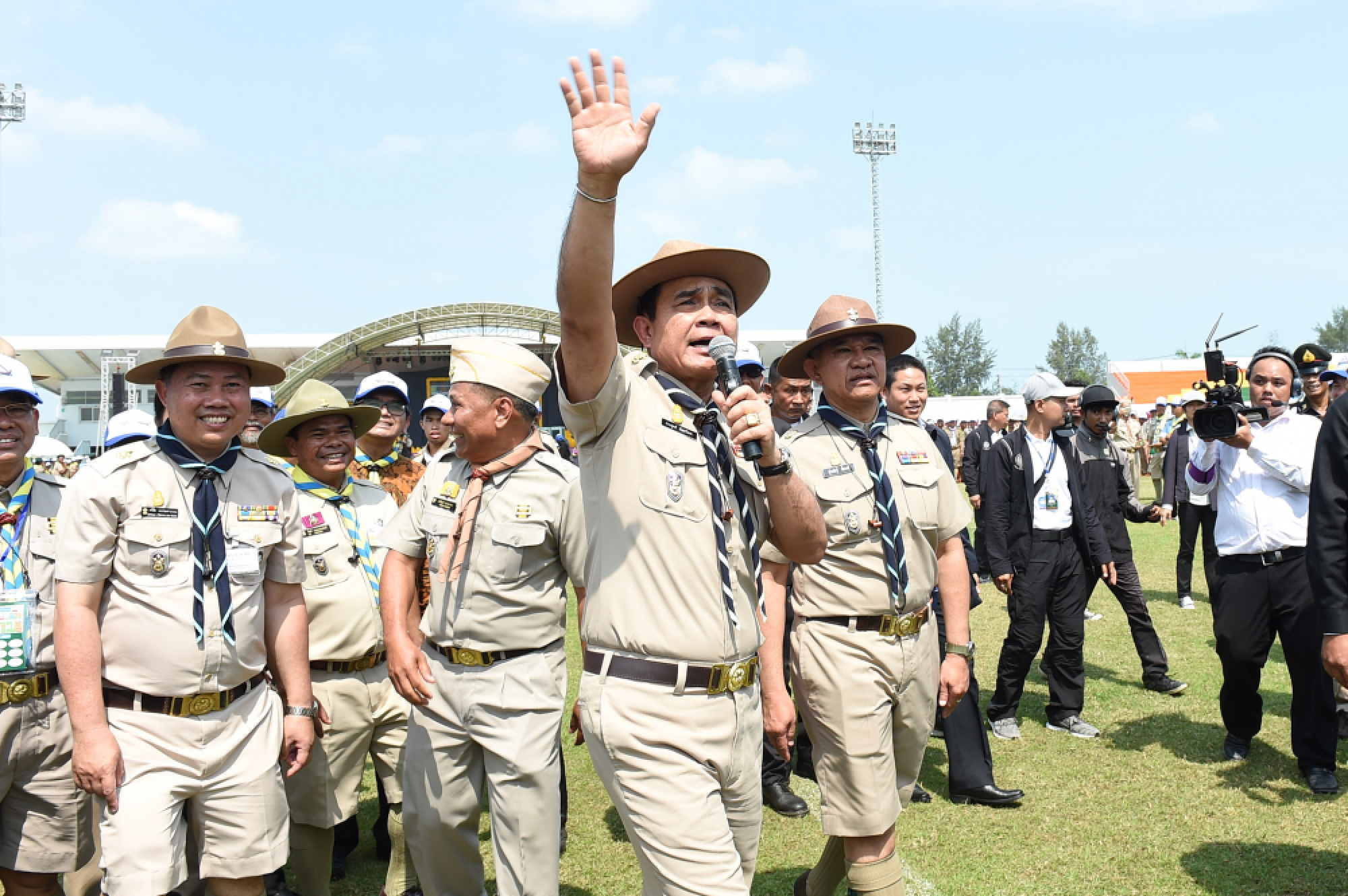 Prayut leaves for Pattani to chair boy scout ceremony