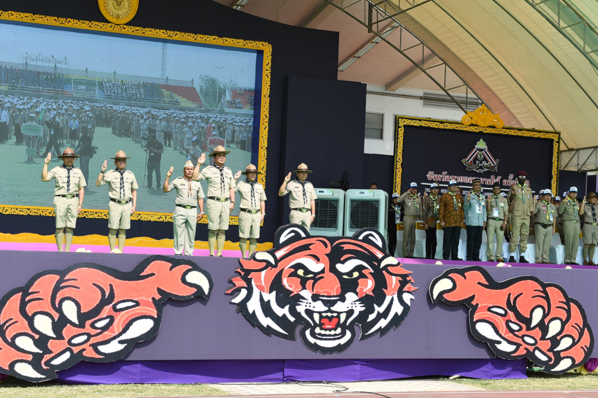 Prayut leaves for Pattani to chair boy scout ceremony