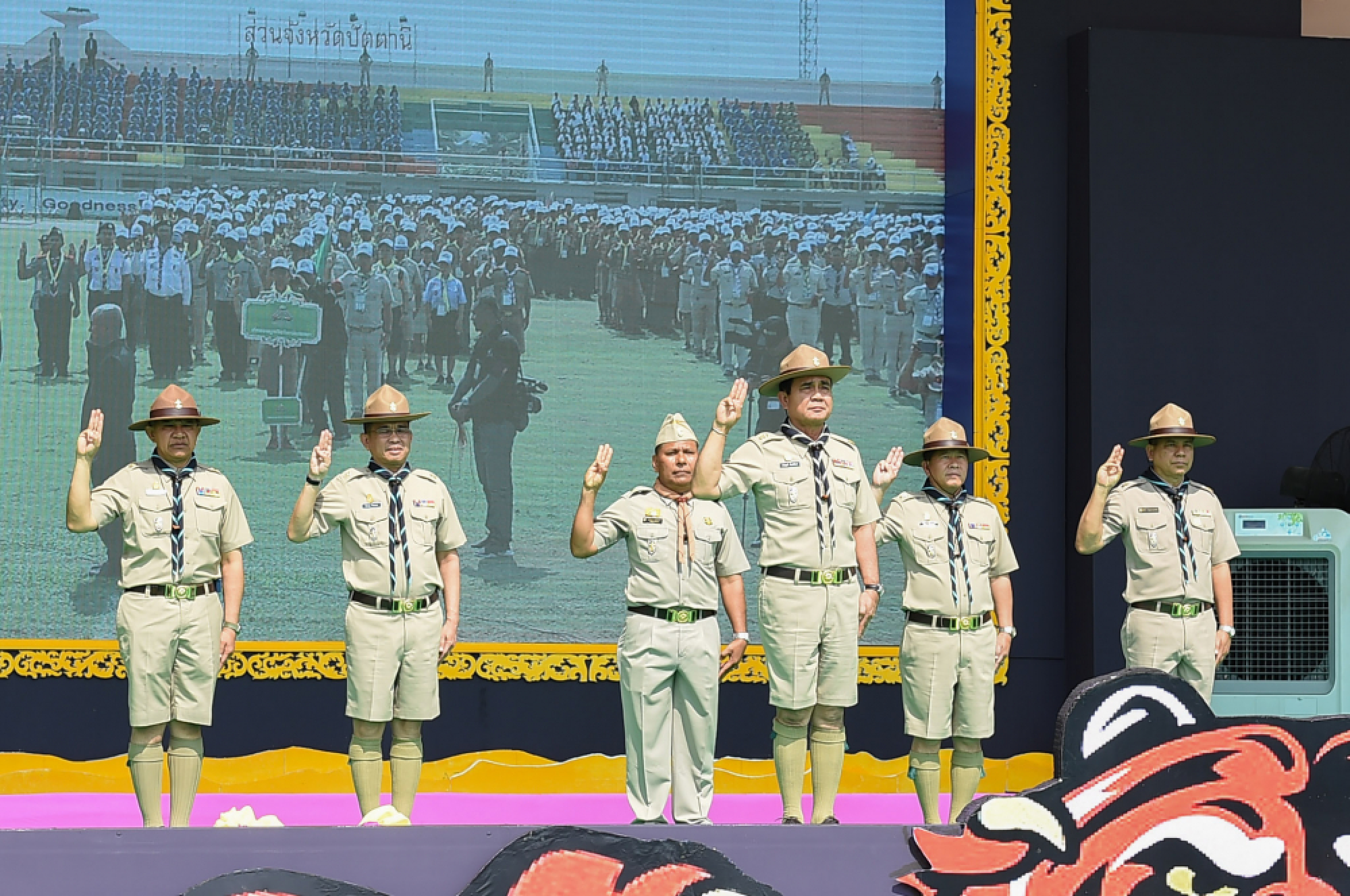 Prayut leaves for Pattani to chair boy scout ceremony