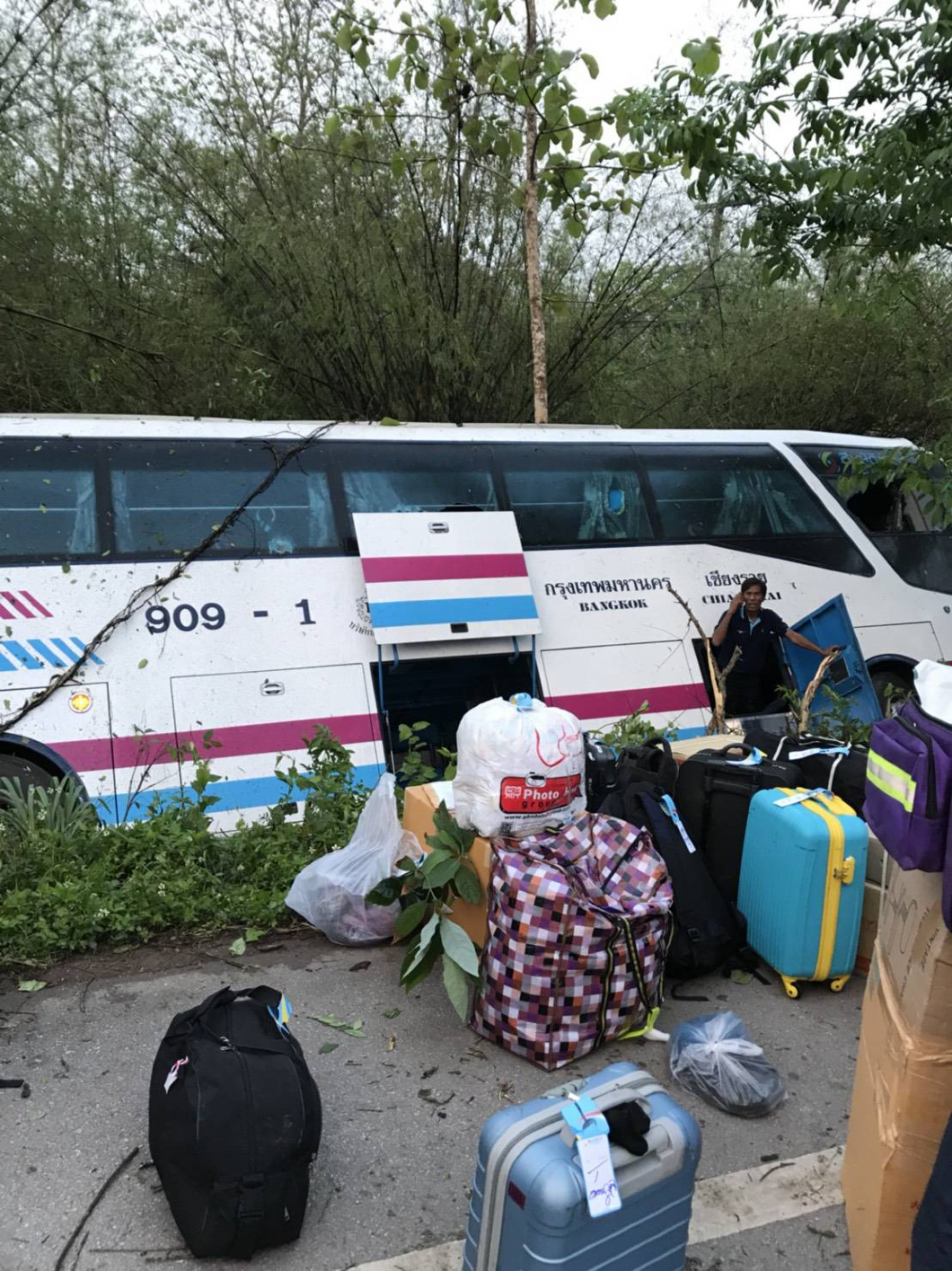 Bus hostess killed, 11 bus passengers injured in Lampang accident