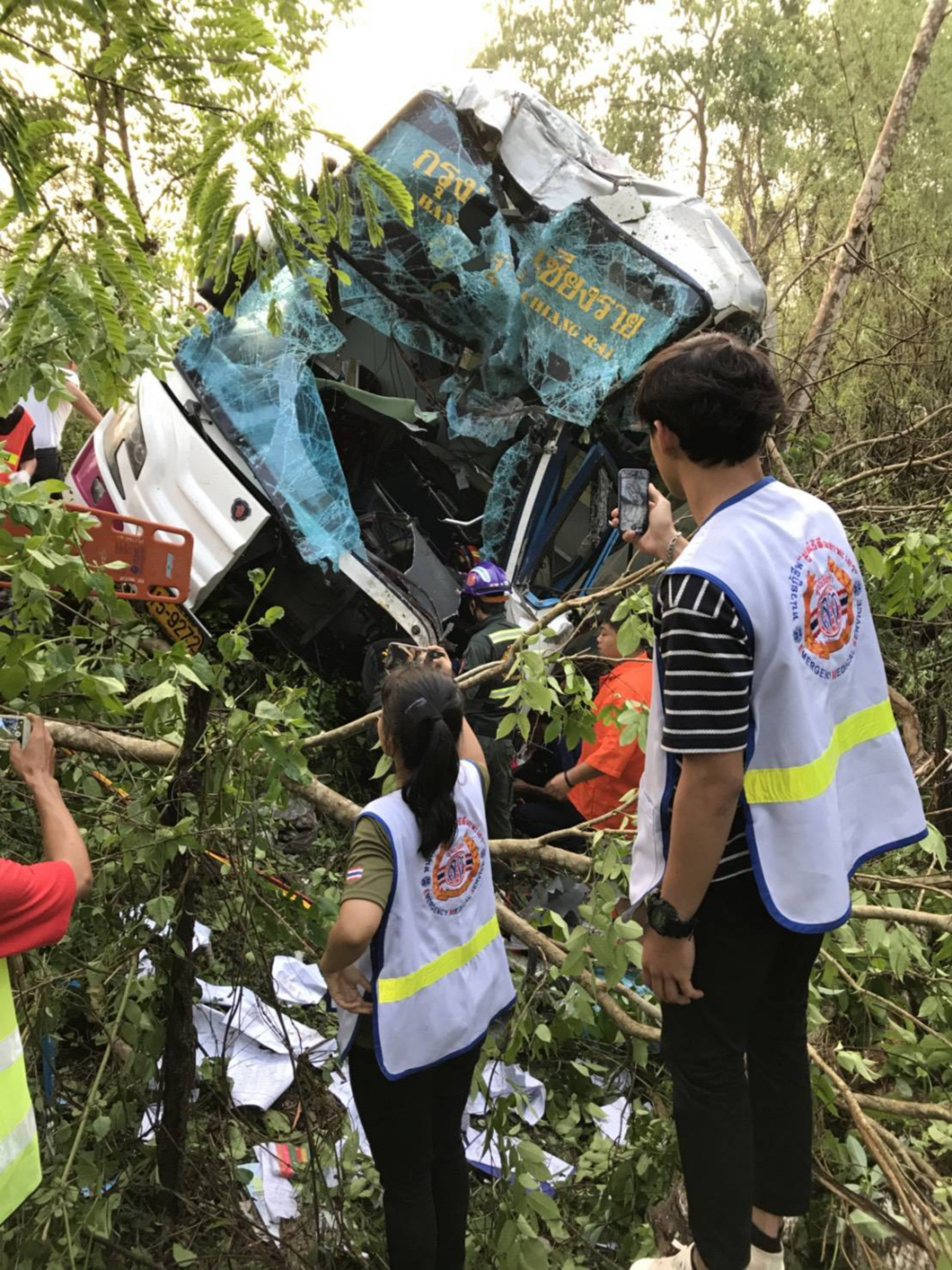 Bus hostess killed, 11 bus passengers injured in Lampang accident