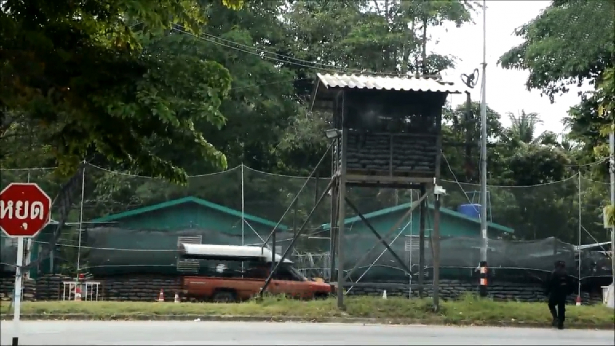 Insurgents fire at two road checkpoints, marine post in Narathiwat