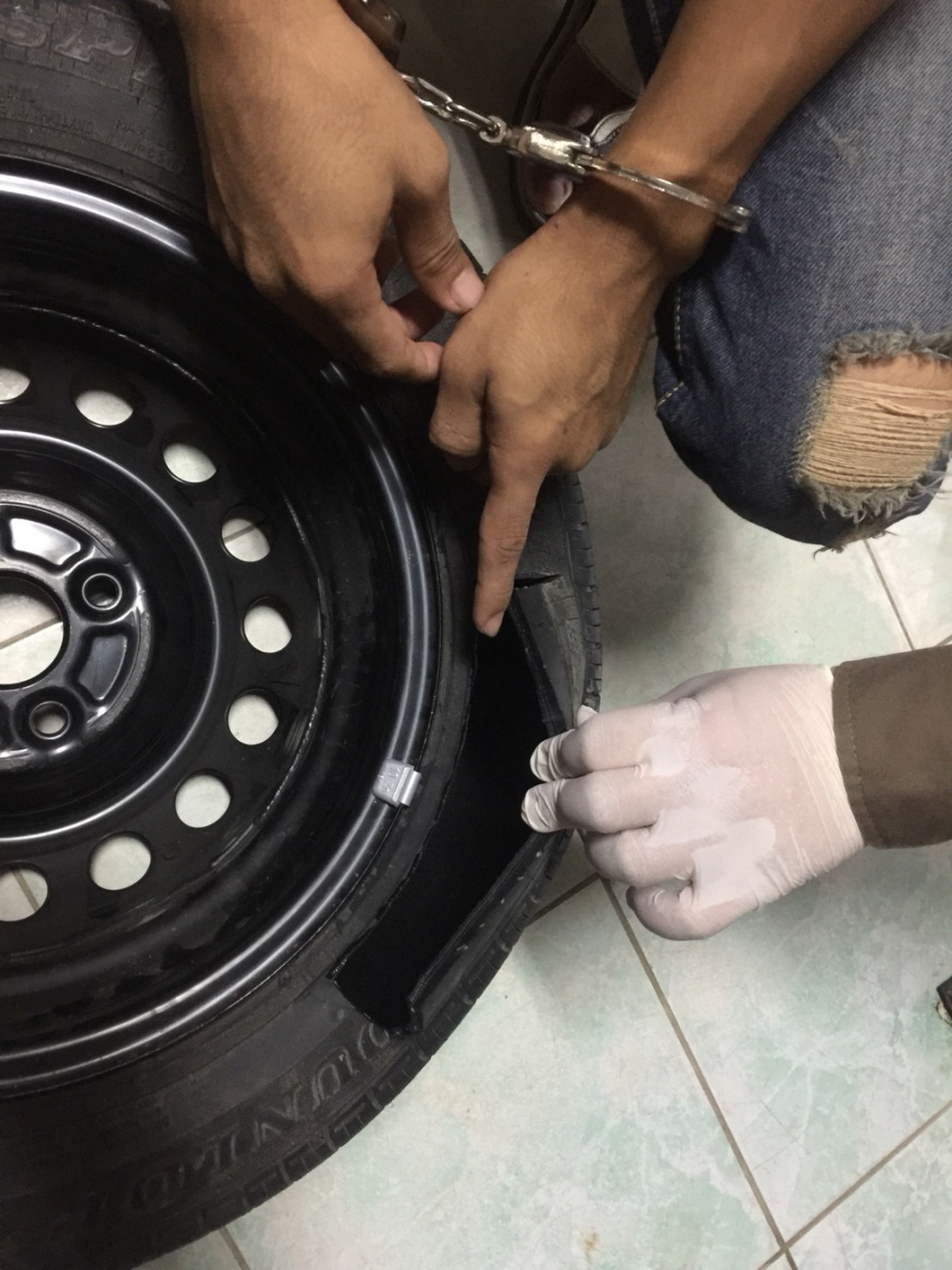 Checkpoint nerves lead to meth-stuffed tyre parcel in Chiang Rai