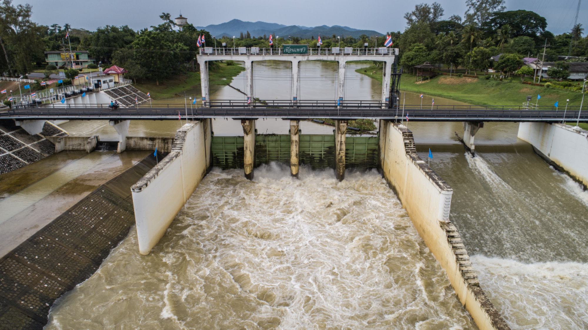 Farms, resorts on Phetchaburi River flood after dam increases release speed