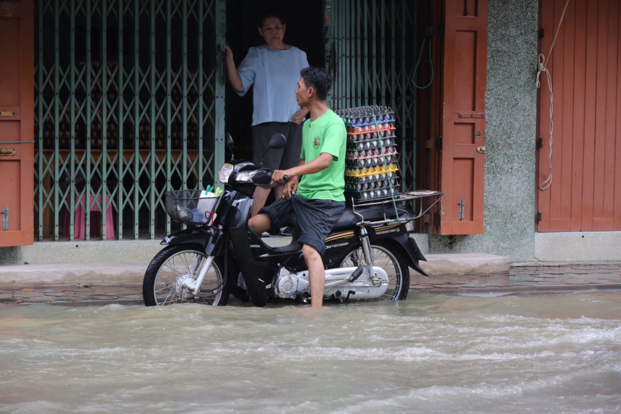 Amid rising threat Phetchaburi takes anti-flood measures