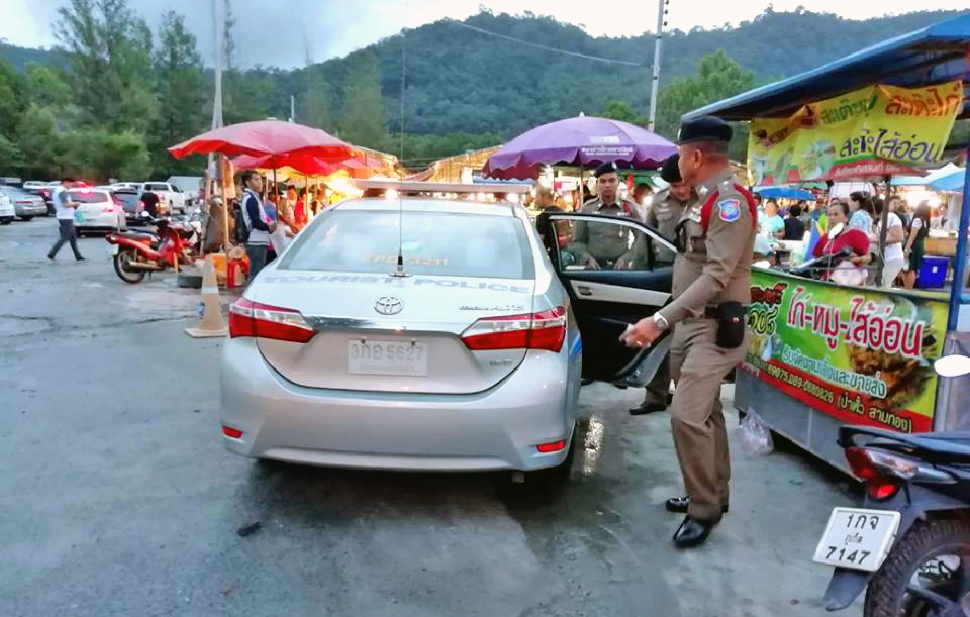 Tourists fined for begging in Phuket