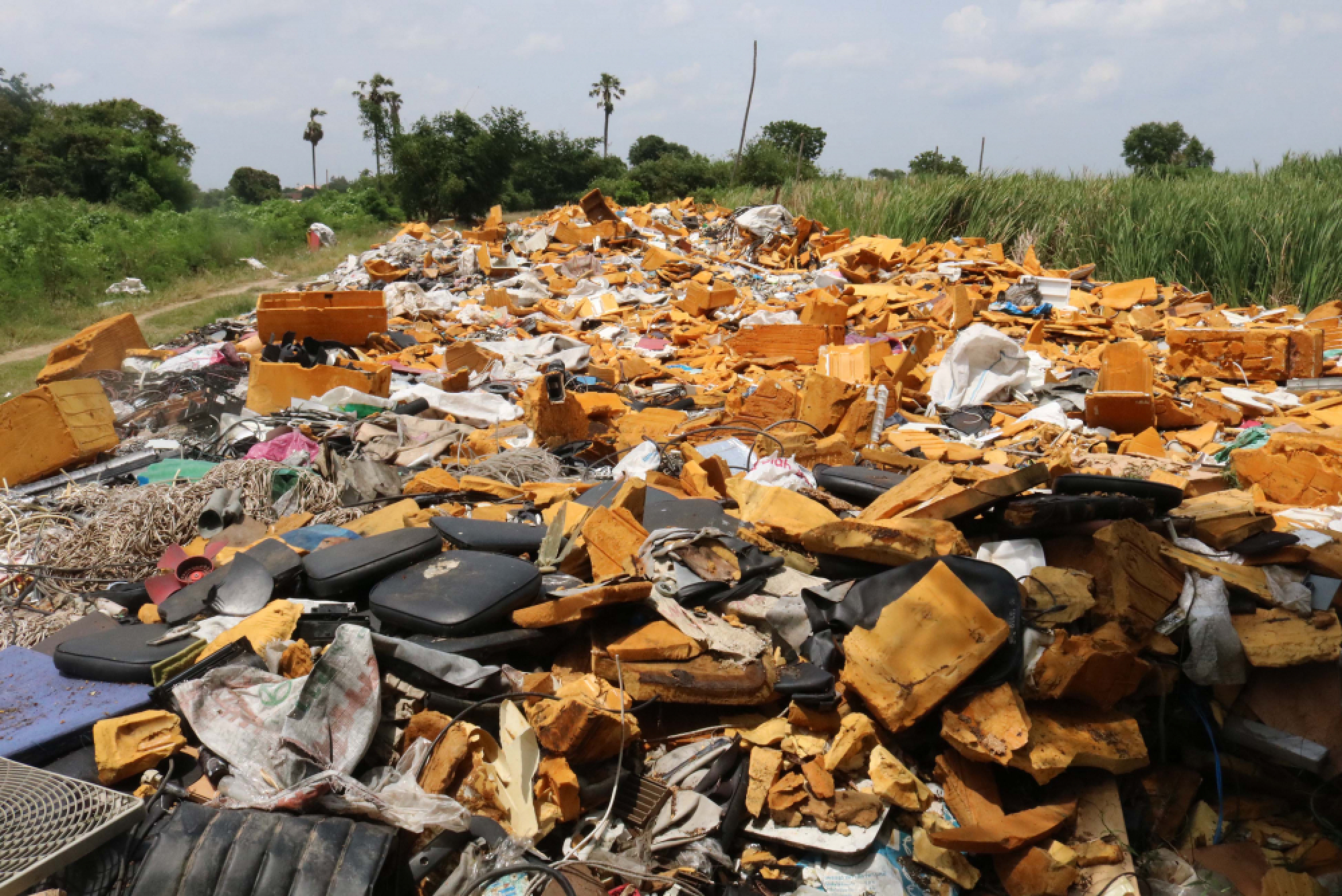 Nakhon Pathom landowner told to clear trash