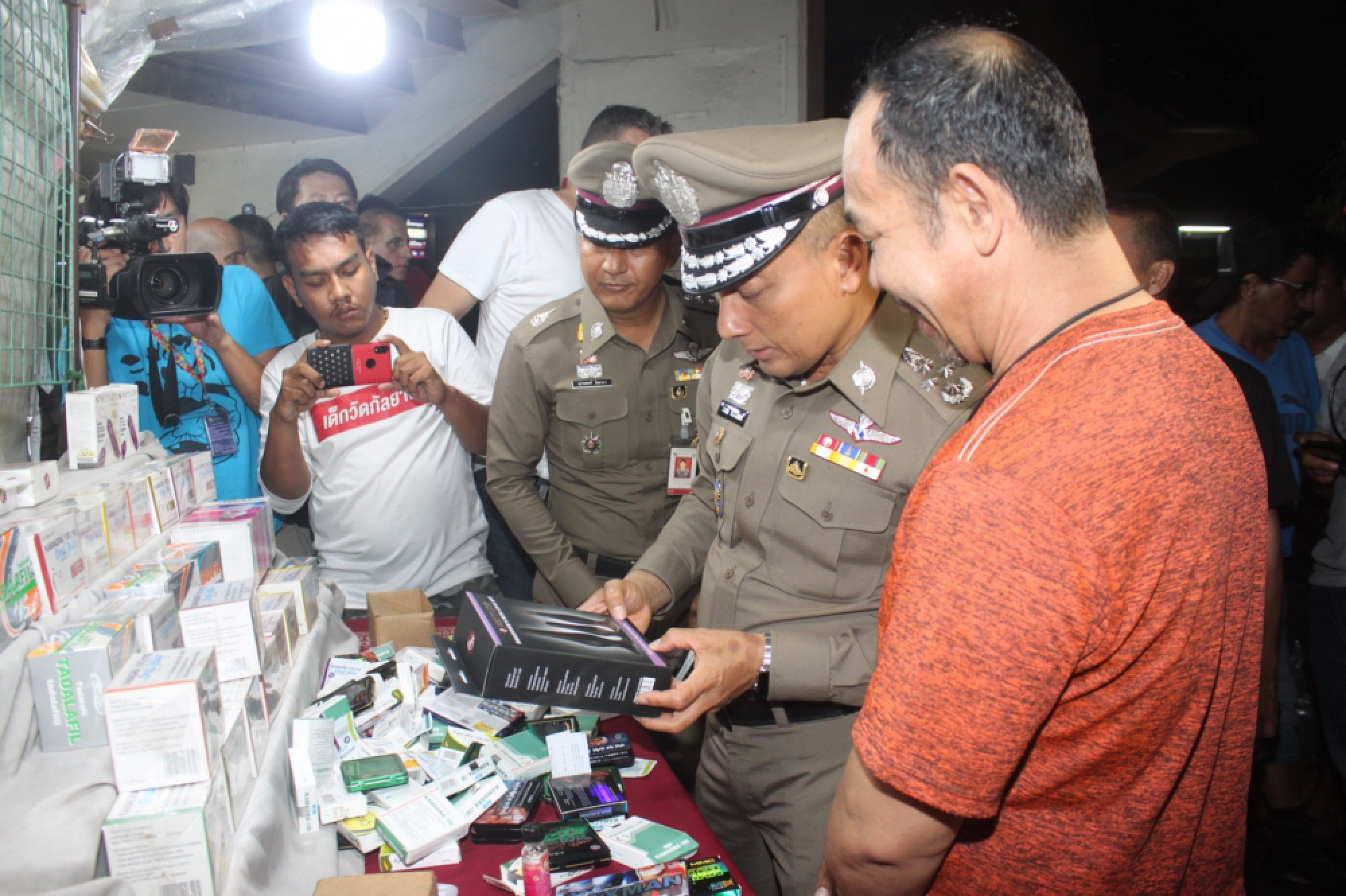 Police find 15 stalls selling illegal ‘libido booster’  drug in Khlong Toey Nua, but vendors escape 