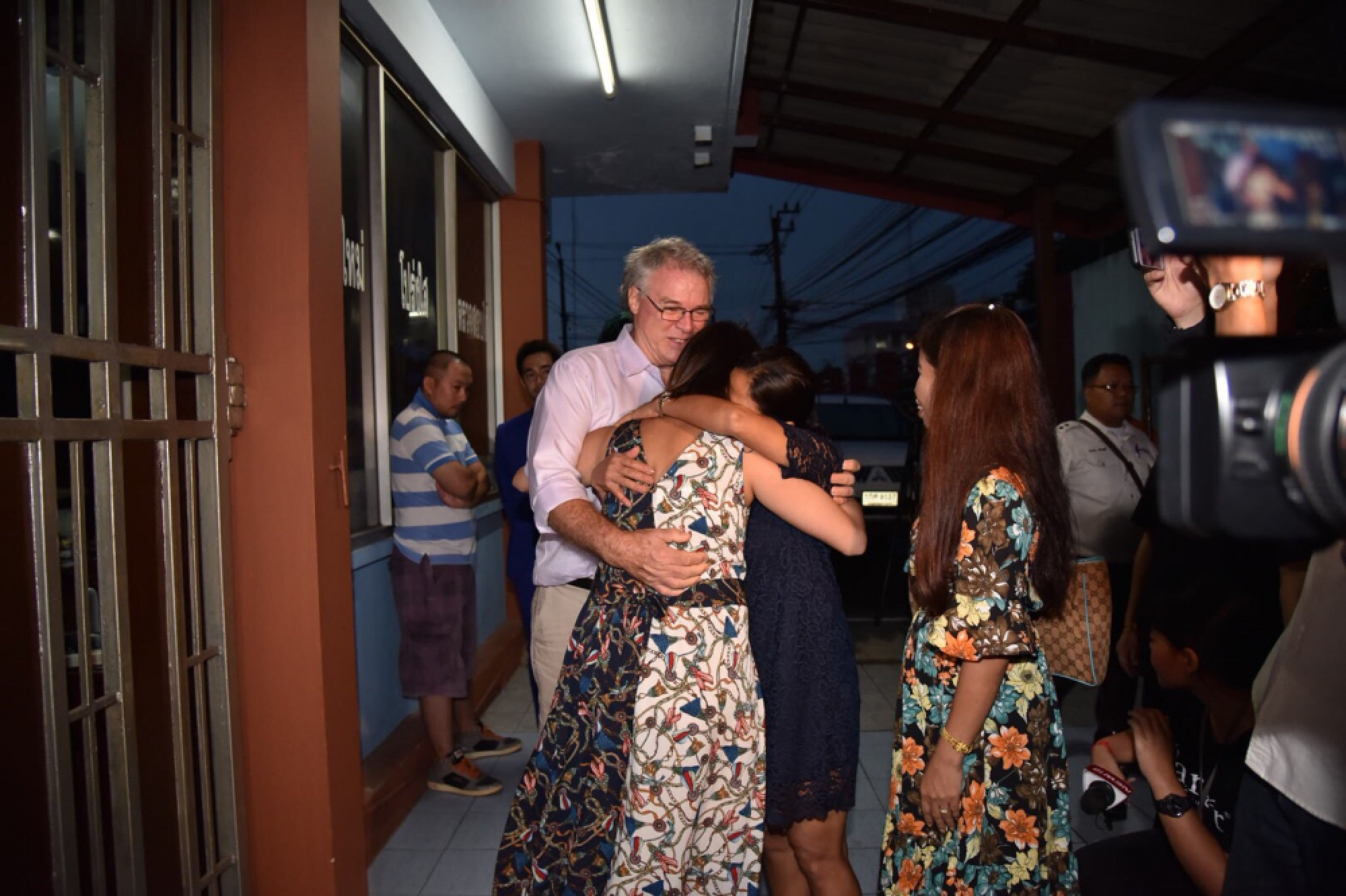 Actress can get minimum-wage compensation for extra time served in prison