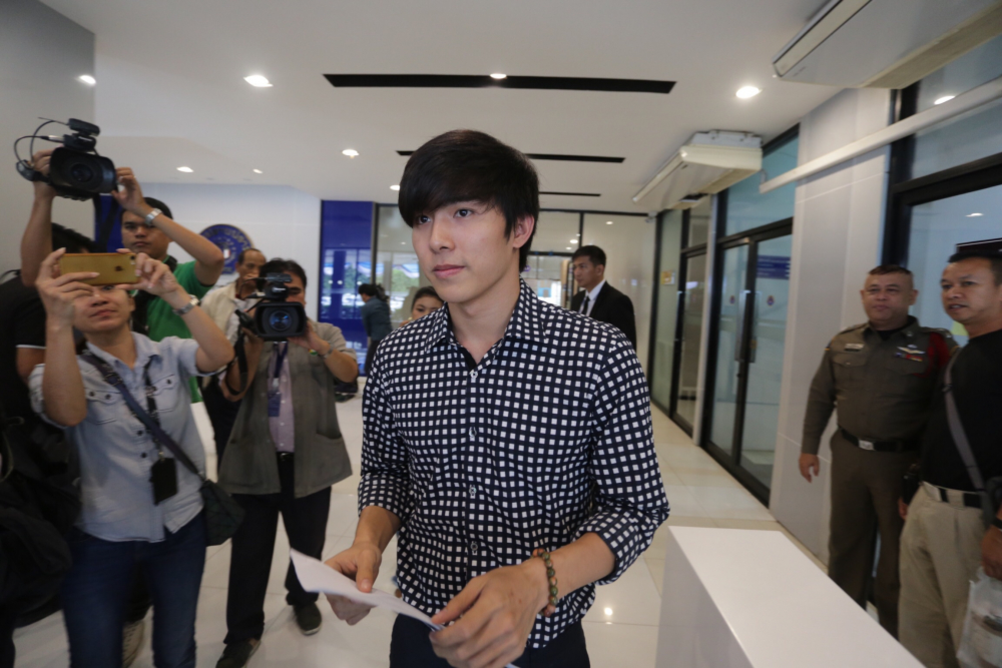 Actor ‘Boom’ hears charges of colluding  in bitcoin fraud, but maintains innocence