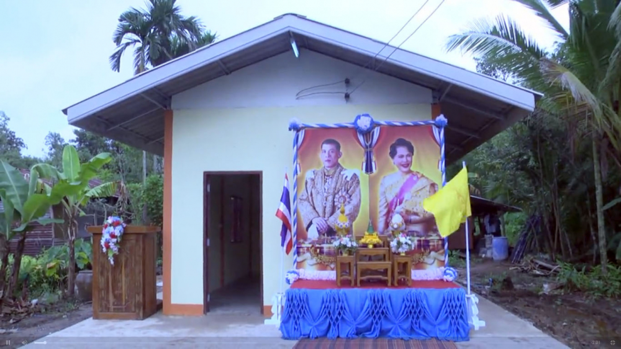 Sa Kaew Red Cross hands three houses to poor villagers