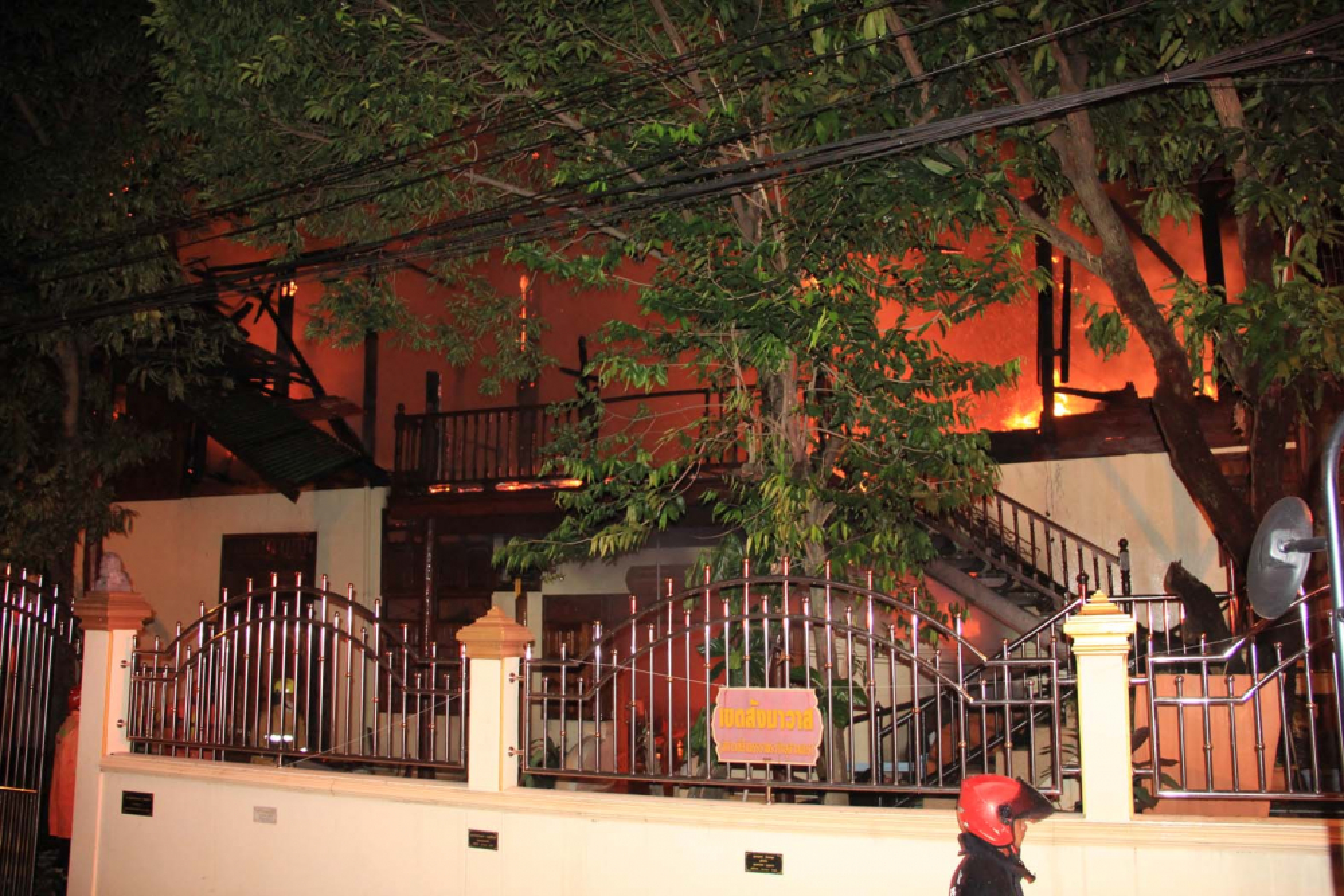 Monks' living quarters in Samut Prakan temple destroyed in fire
