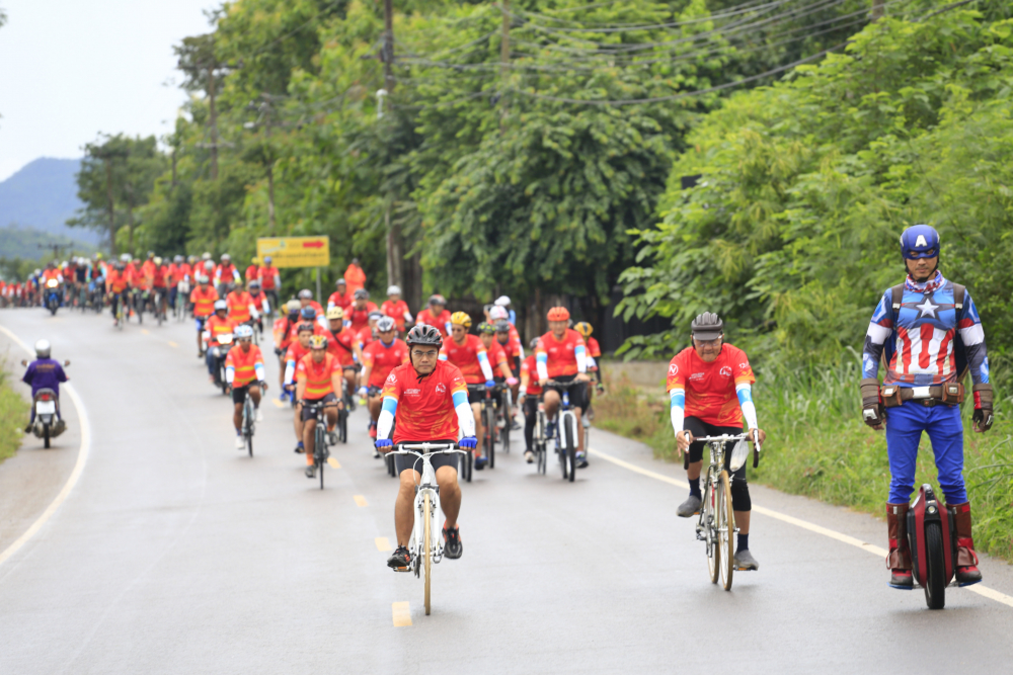 Hundreds take part in last leg of cycling event
