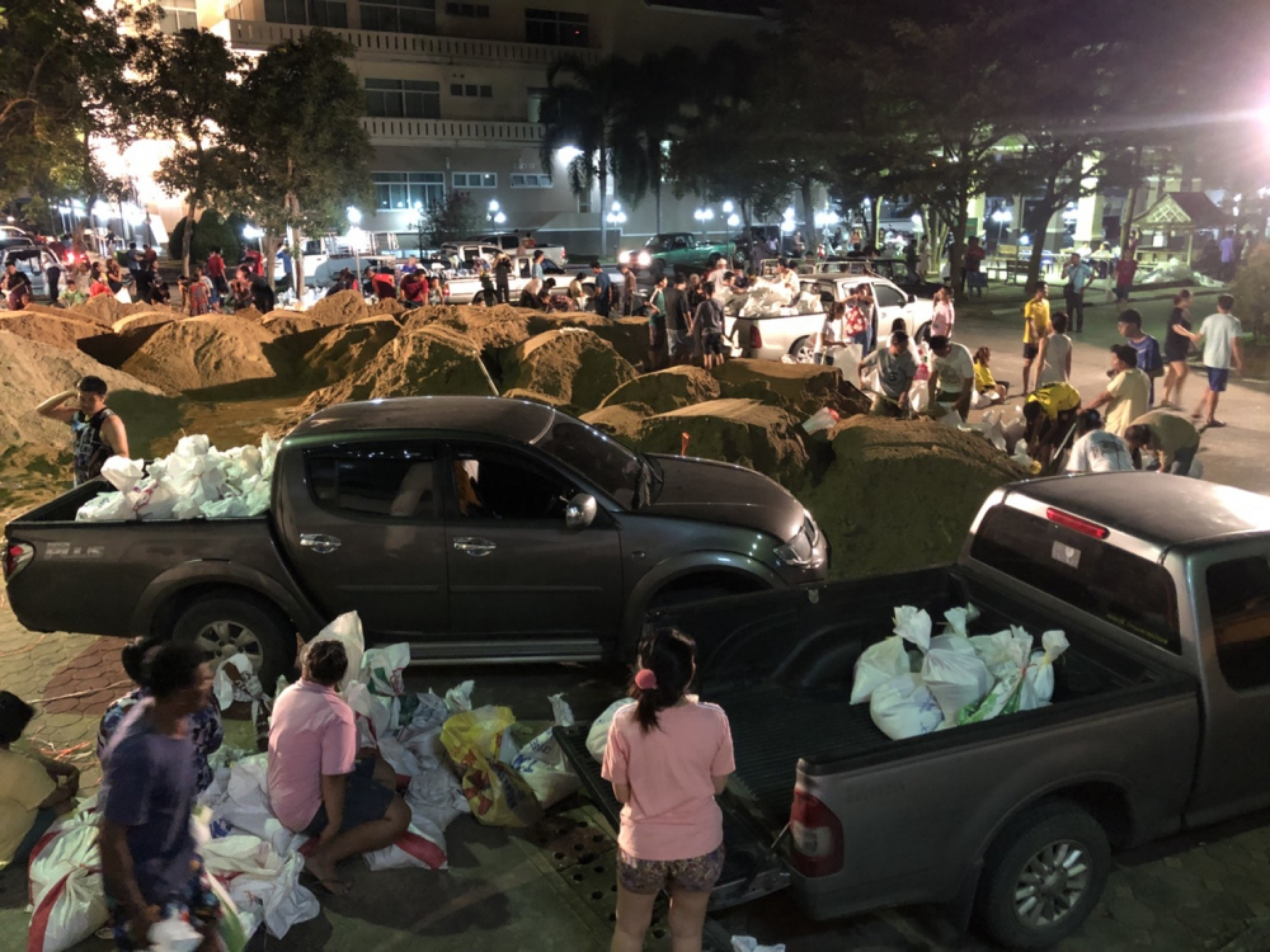 Weather warnings issued as heavy rains threaten Phetchaburi dams