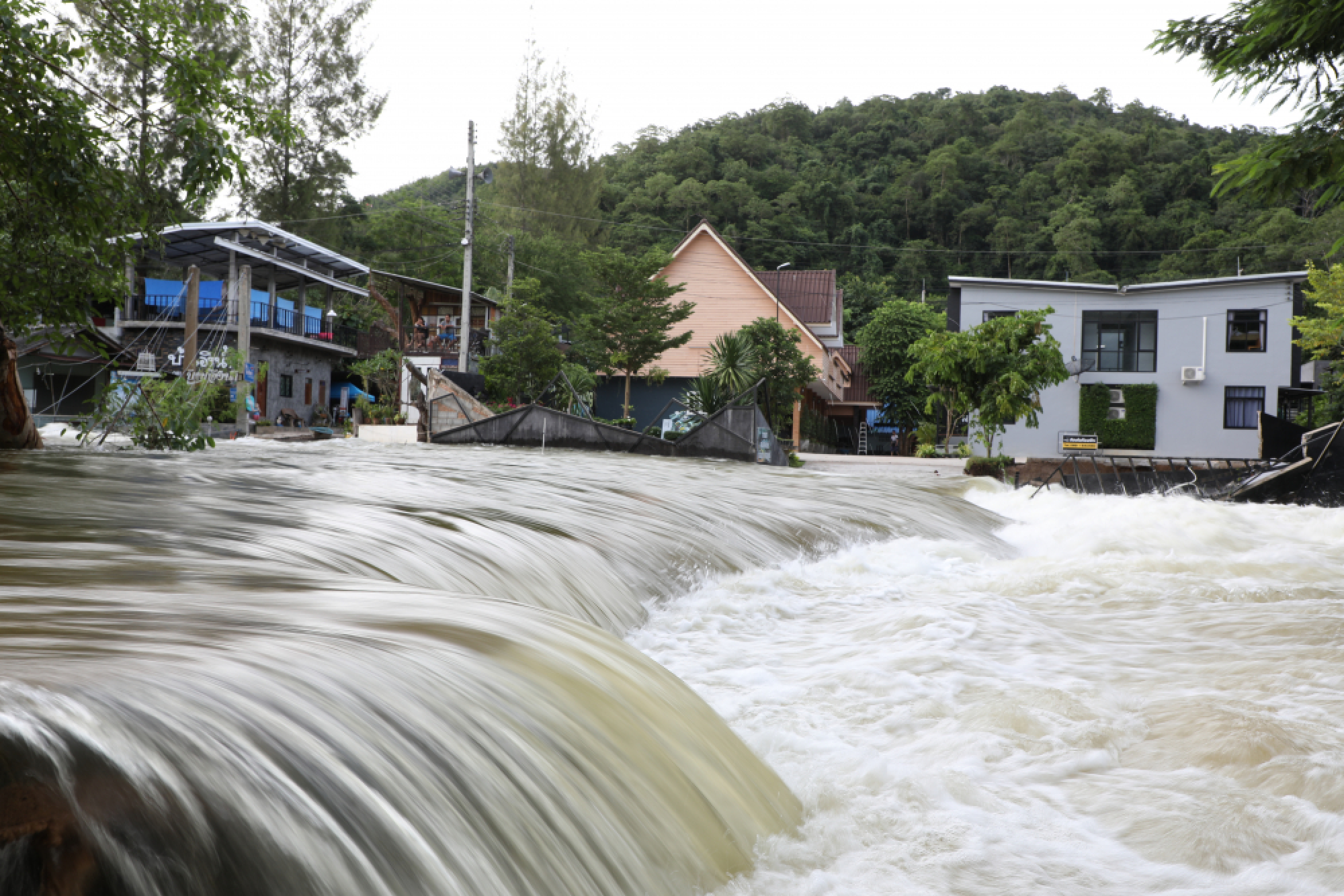 Thousands to be hit by Kaeng Krachan overspill