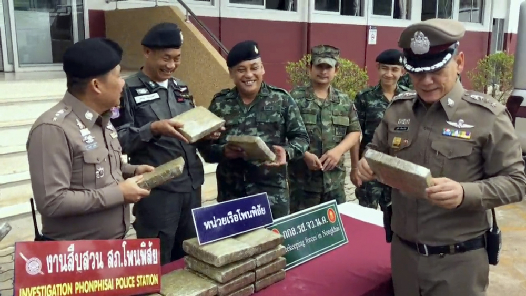 20kg marijuana bag dumped by Mekong