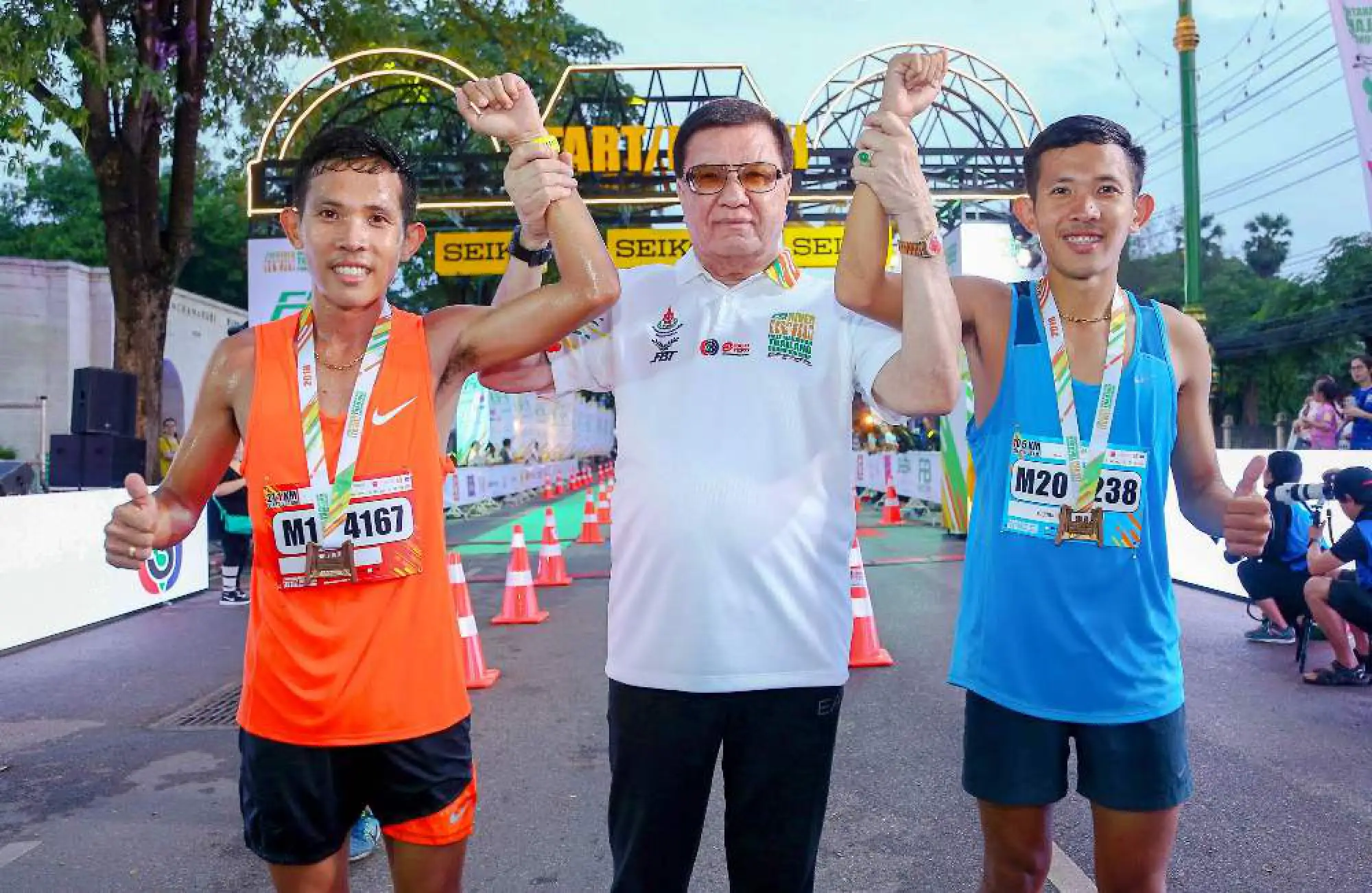 Twin brothers take bridge to victory