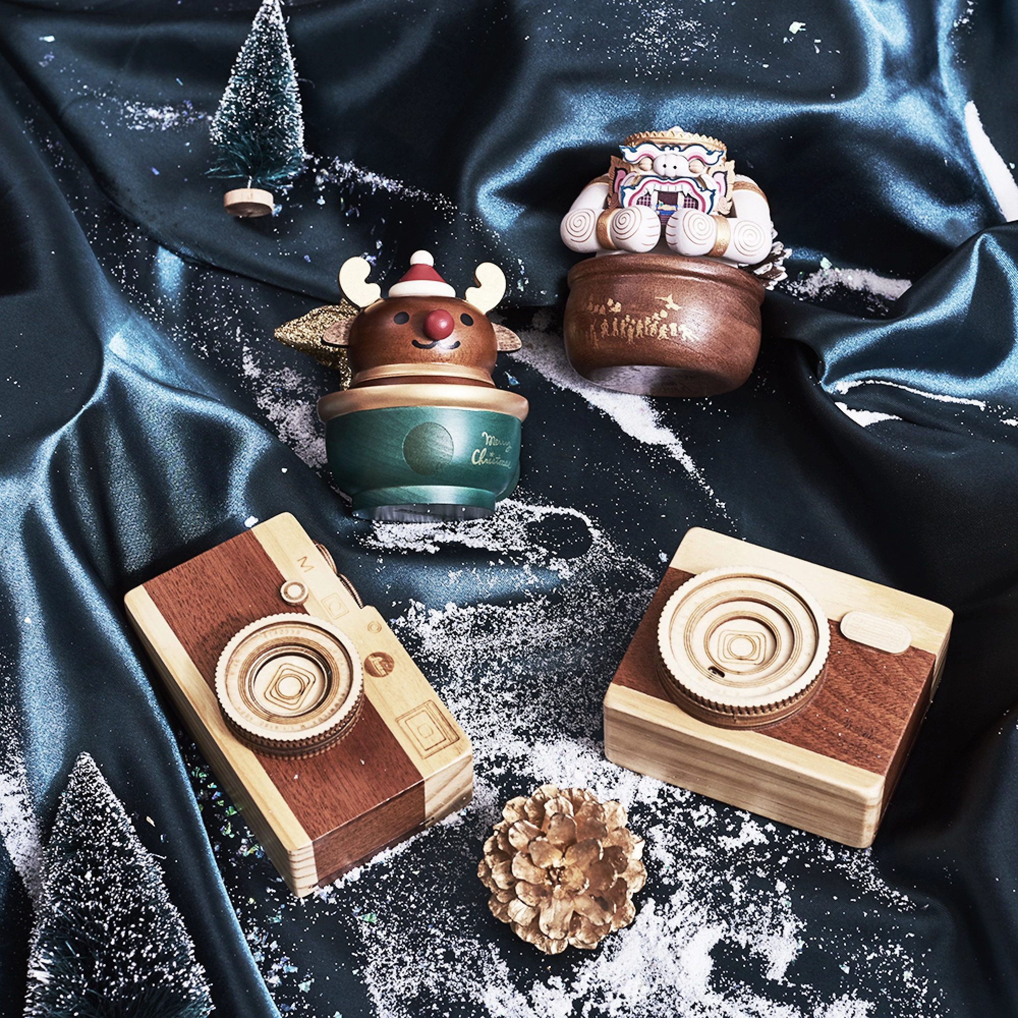 Betrend decks the halls