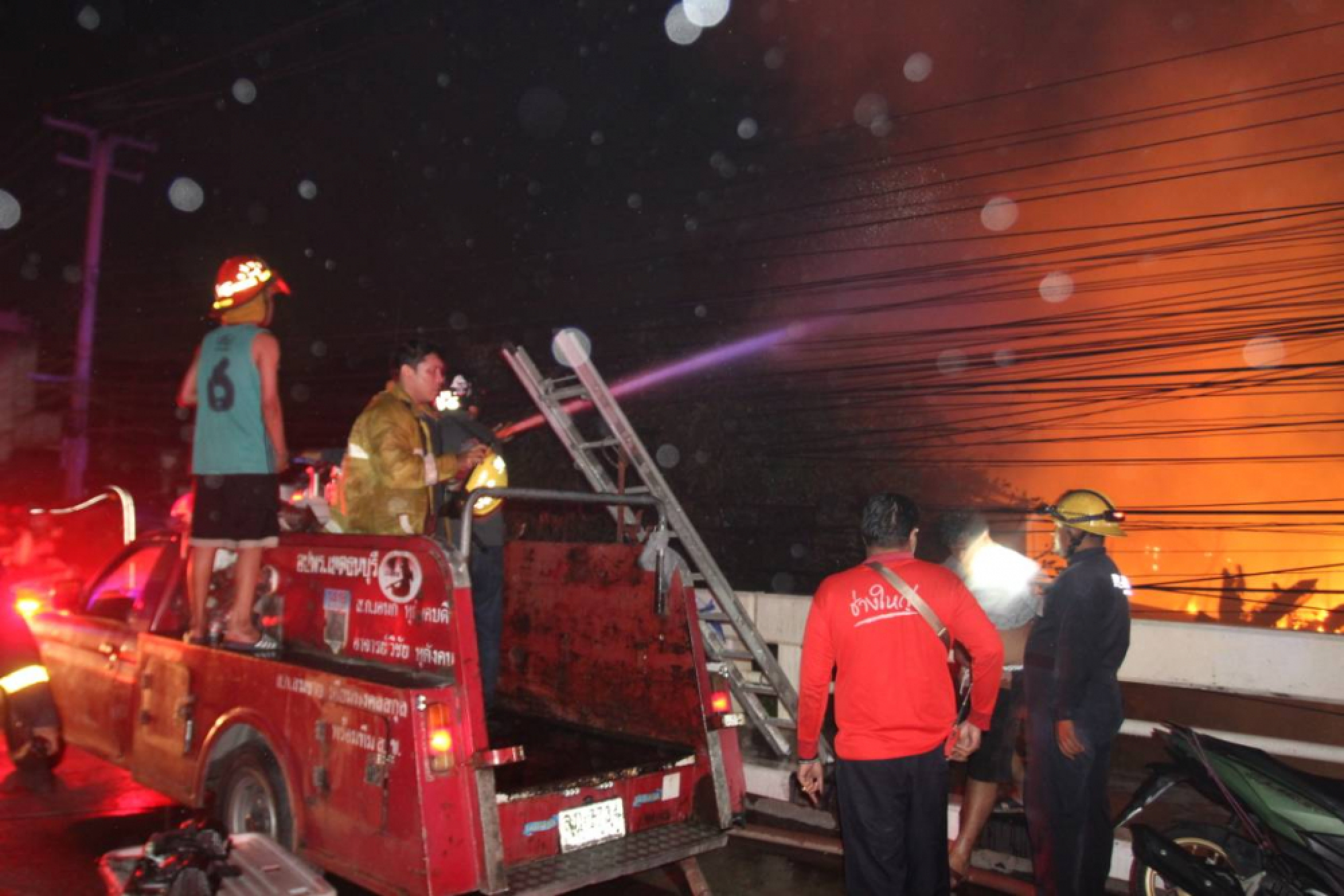 15 Bangkok slum houses destroyed in fire