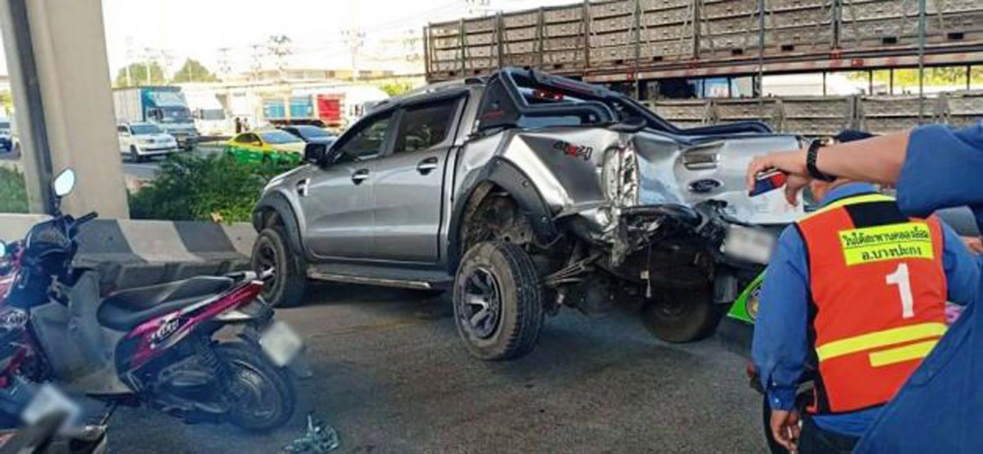 Van driver killed, eight Korean tourists among injured in Chachoengsao accident