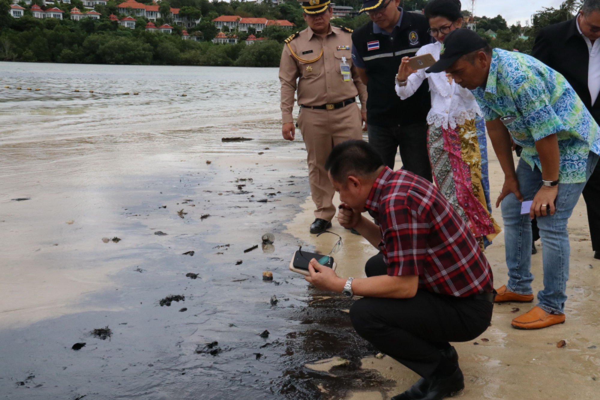 Oil pollutes Phuket beach